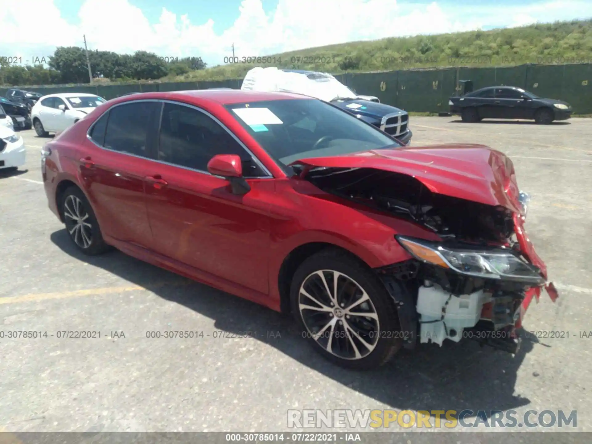 1 Photograph of a damaged car 4T1M11AK8LU401812 TOYOTA CAMRY 2020