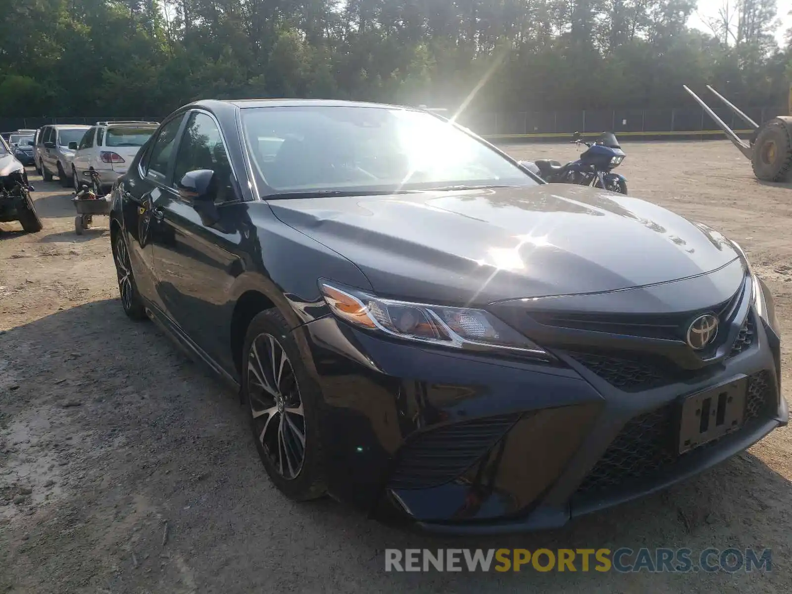 1 Photograph of a damaged car 4T1M11AK8LU860015 TOYOTA CAMRY 2020