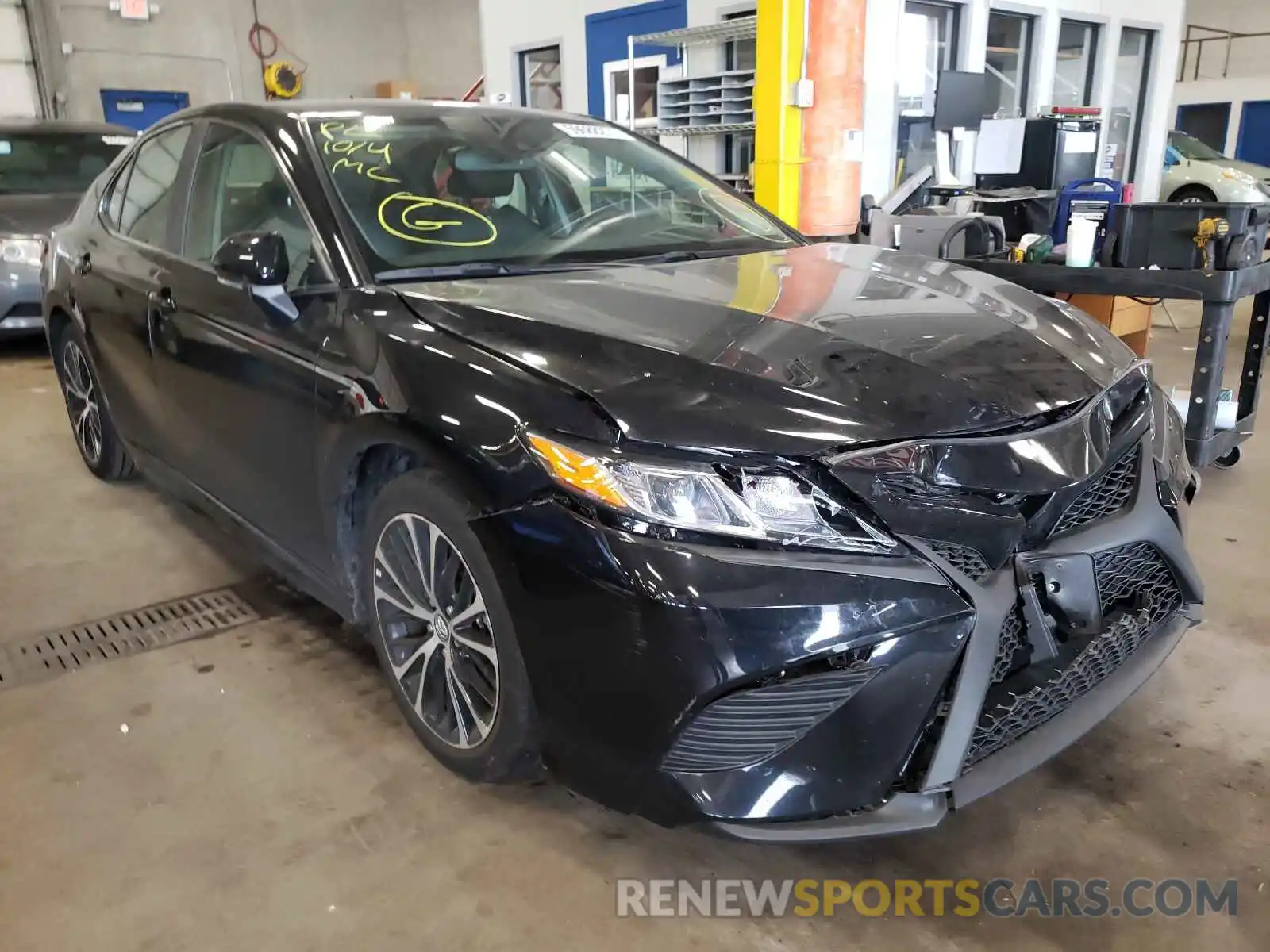 1 Photograph of a damaged car 4T1M11AK8LU898912 TOYOTA CAMRY 2020