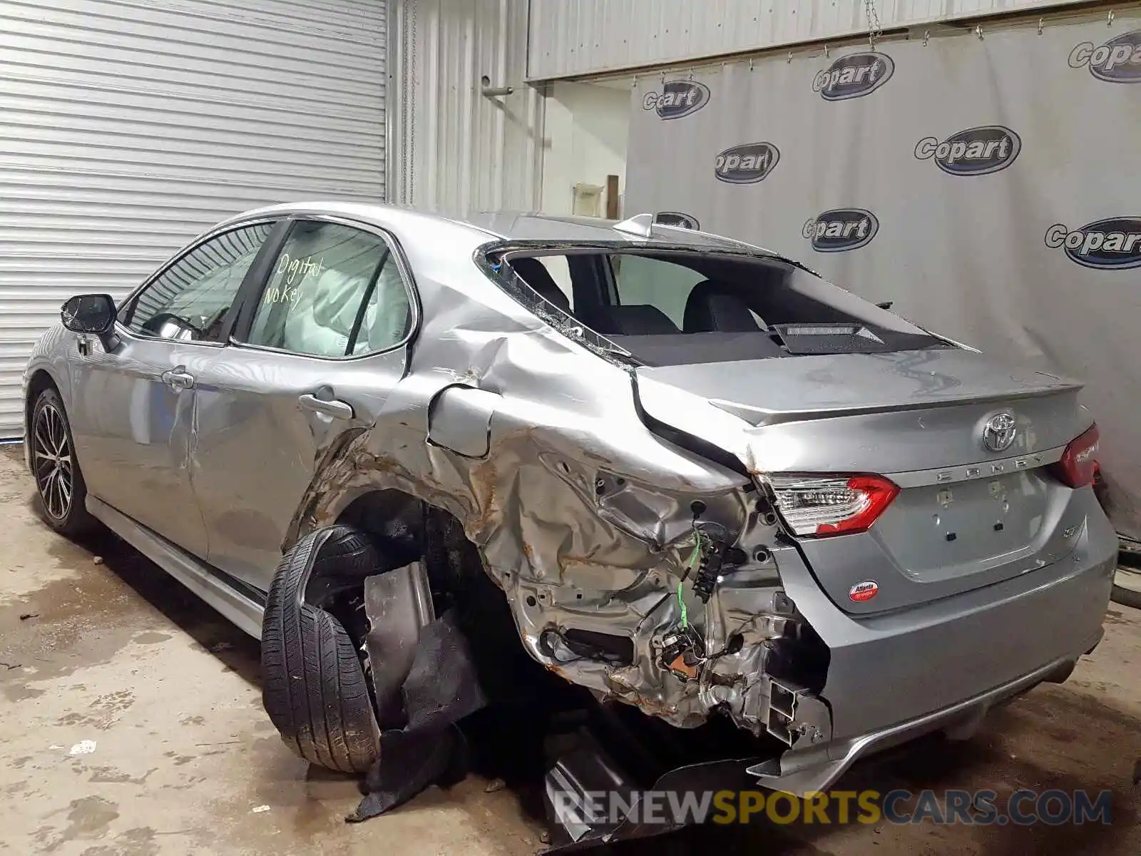 3 Photograph of a damaged car 4T1M11AK8LU915532 TOYOTA CAMRY 2020