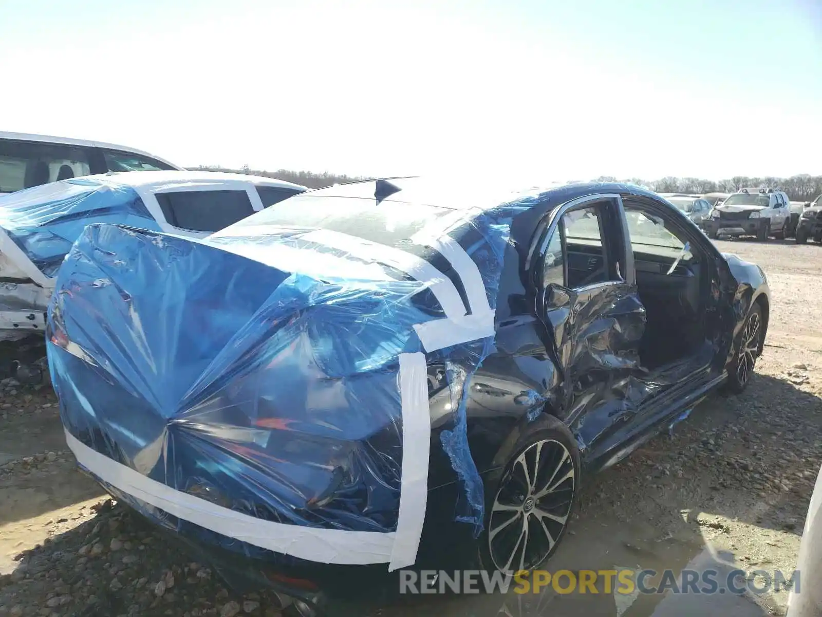 4 Photograph of a damaged car 4T1M11AK8LU925610 TOYOTA CAMRY 2020