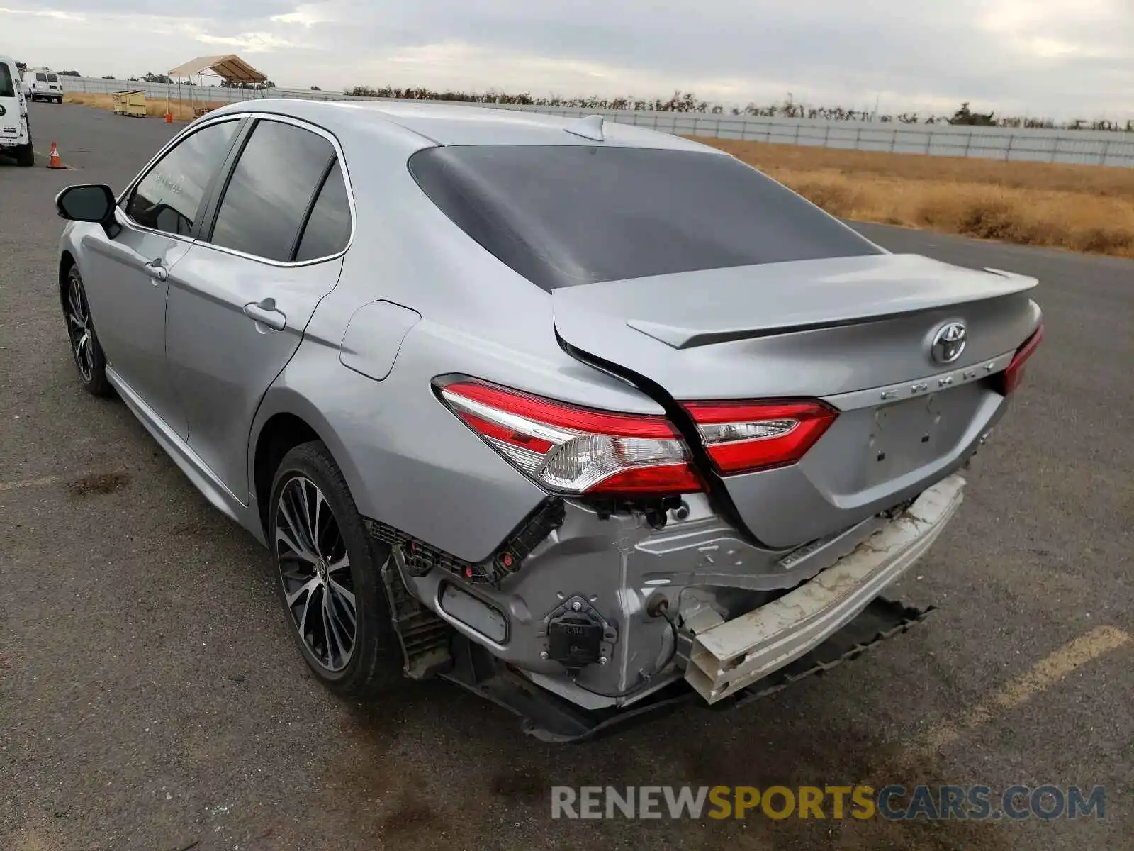 3 Photograph of a damaged car 4T1M11AK8LU946490 TOYOTA CAMRY 2020