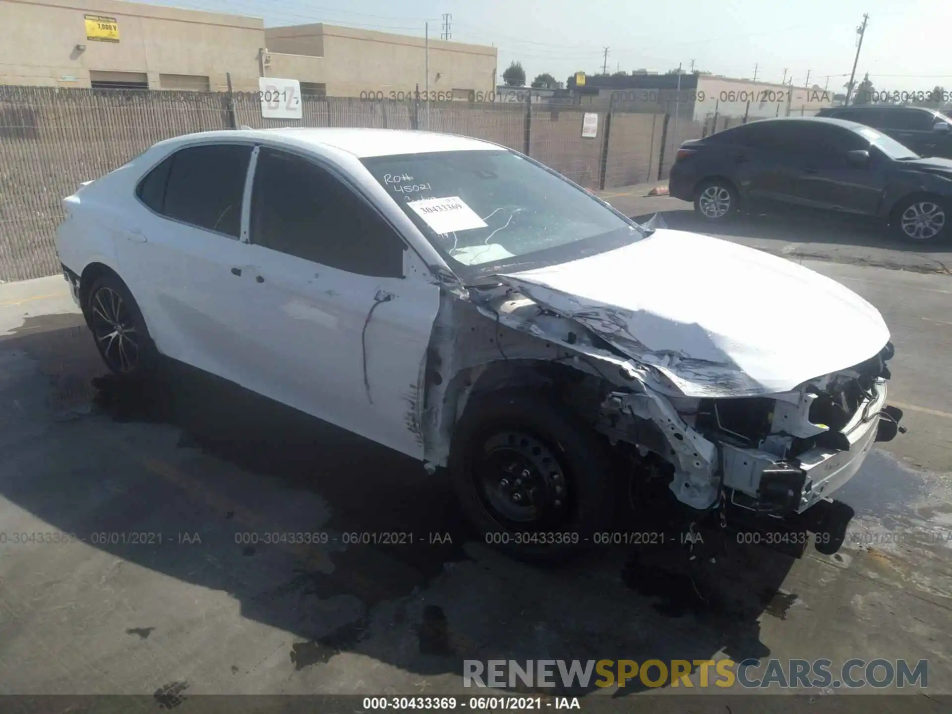 1 Photograph of a damaged car 4T1M11AK8LU951432 TOYOTA CAMRY 2020