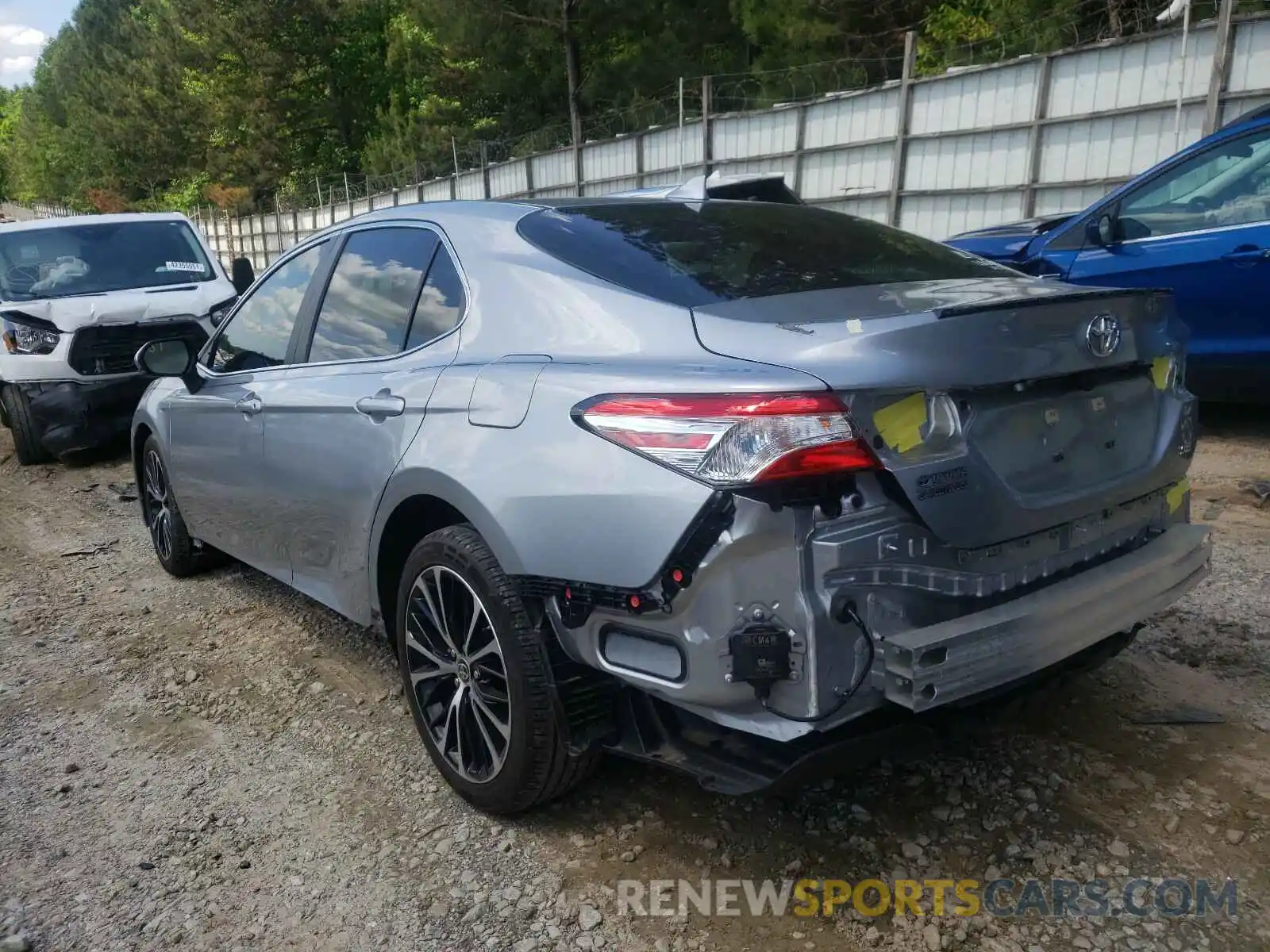 3 Photograph of a damaged car 4T1M11AK8LU969655 TOYOTA CAMRY 2020