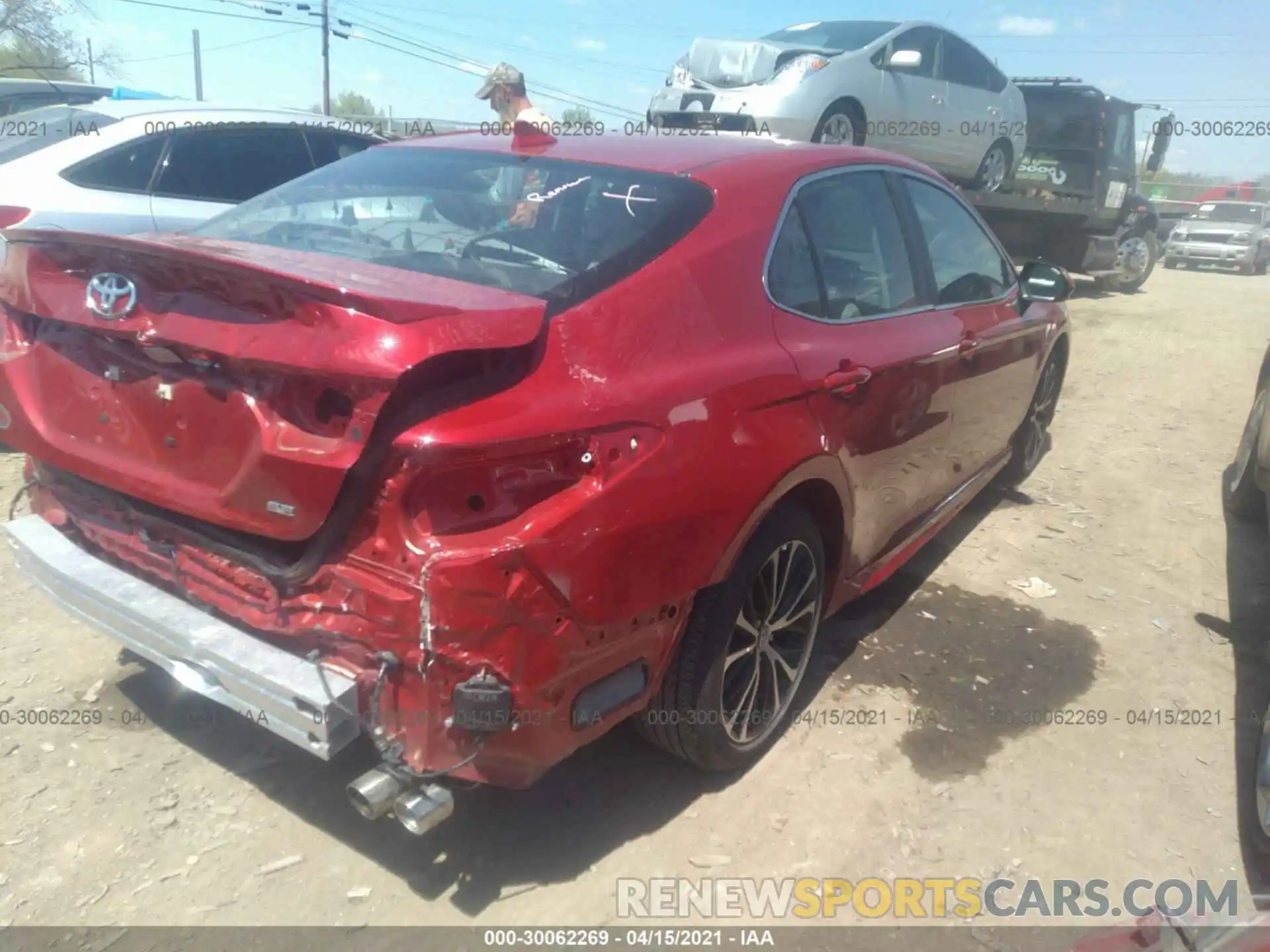 4 Photograph of a damaged car 4T1M11AK9LU310645 TOYOTA CAMRY 2020