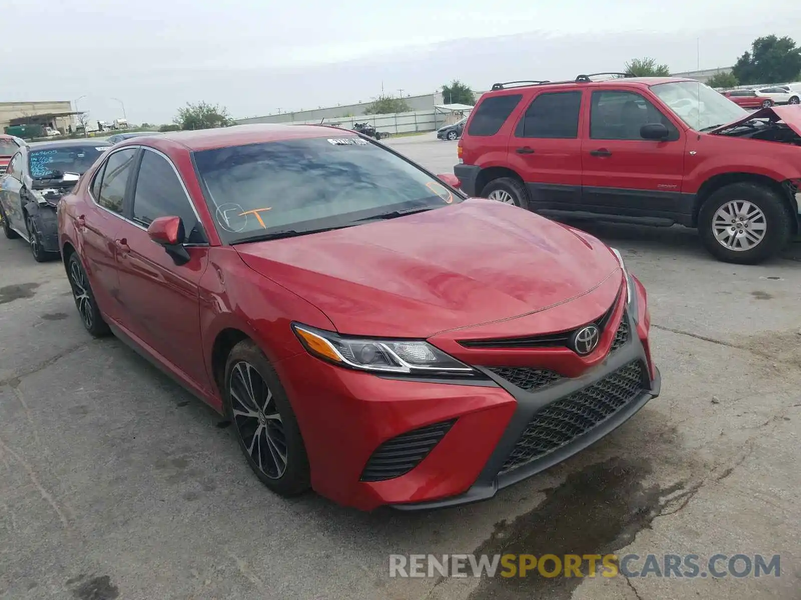 1 Photograph of a damaged car 4T1M11AK9LU313903 TOYOTA CAMRY 2020