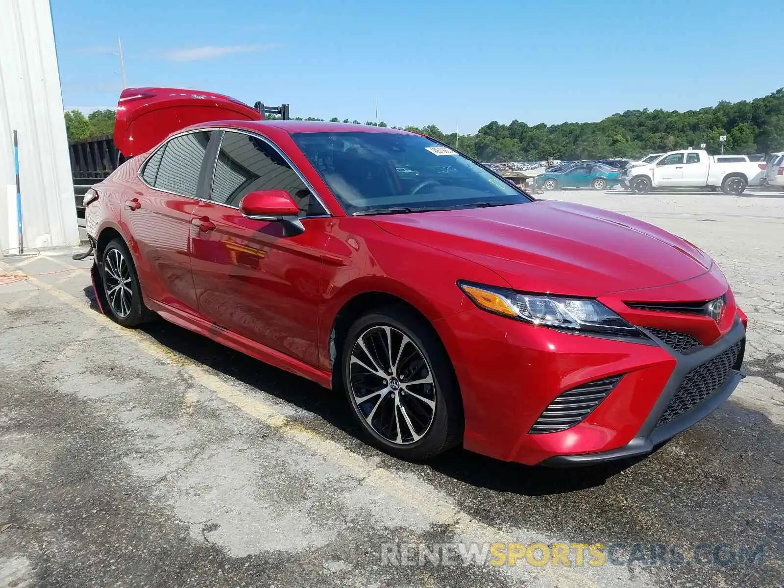 1 Photograph of a damaged car 4T1M11AK9LU318342 TOYOTA CAMRY 2020