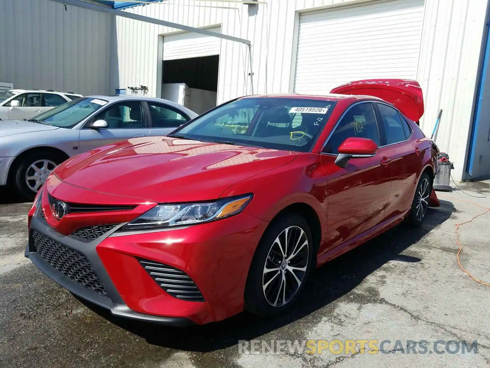 2 Photograph of a damaged car 4T1M11AK9LU318342 TOYOTA CAMRY 2020