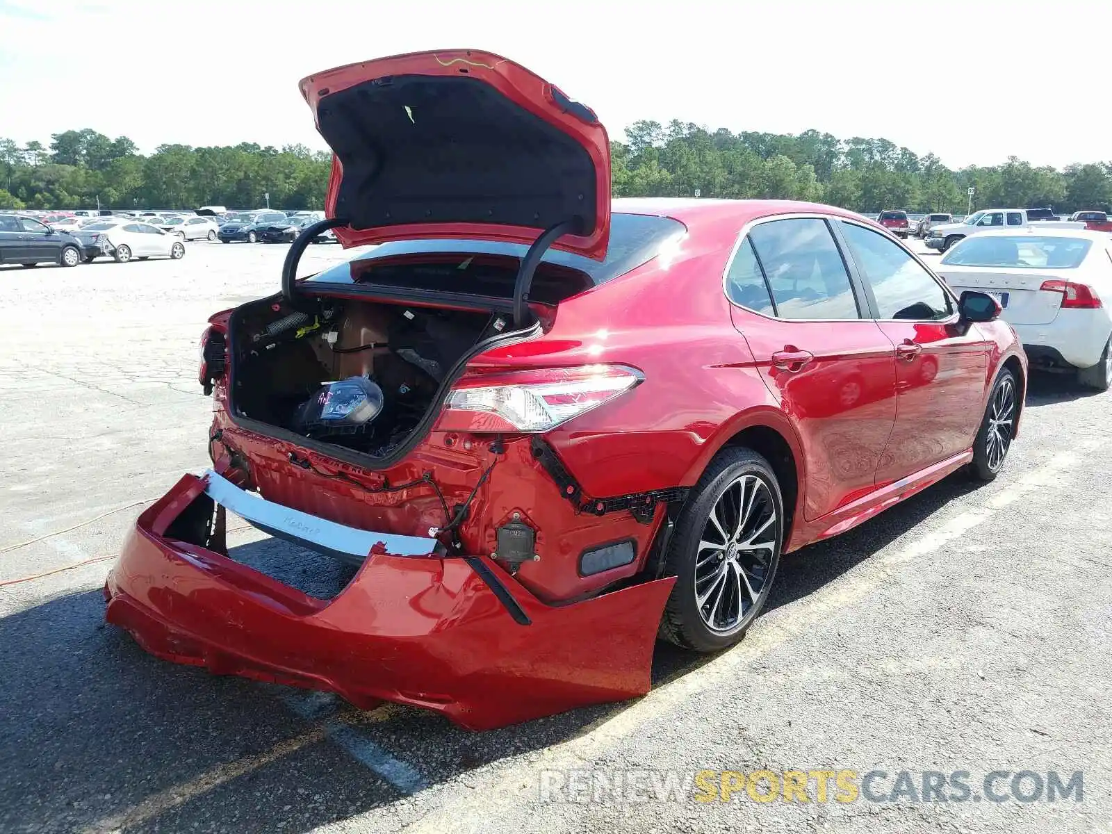 4 Photograph of a damaged car 4T1M11AK9LU318342 TOYOTA CAMRY 2020