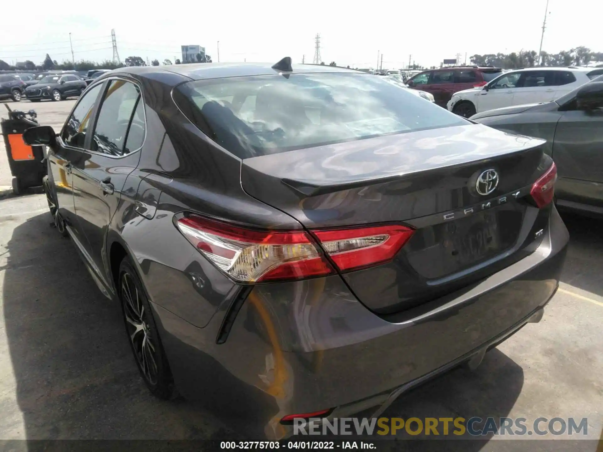 3 Photograph of a damaged car 4T1M11AK9LU319488 TOYOTA CAMRY 2020