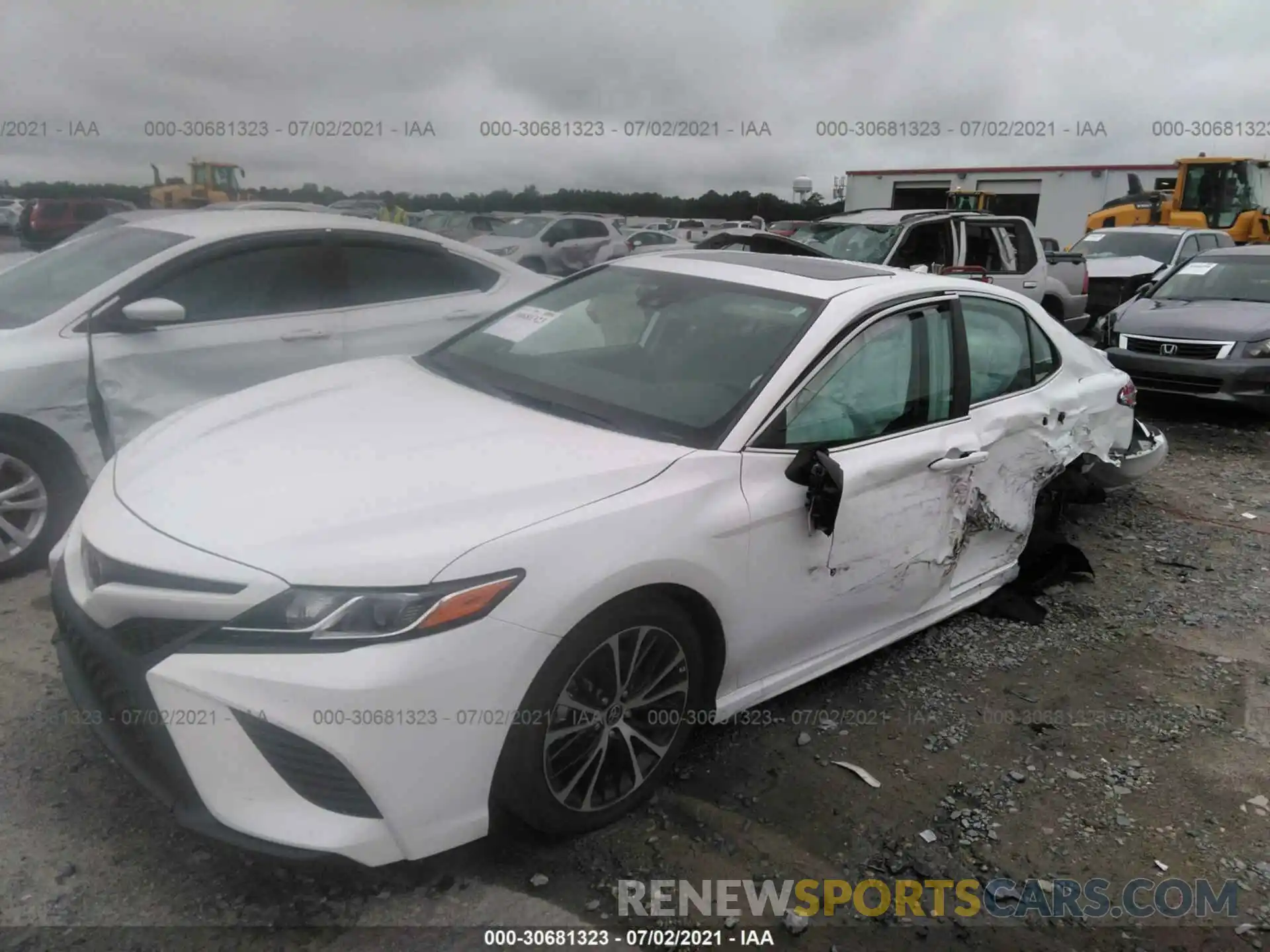 2 Photograph of a damaged car 4T1M11AK9LU401561 TOYOTA CAMRY 2020