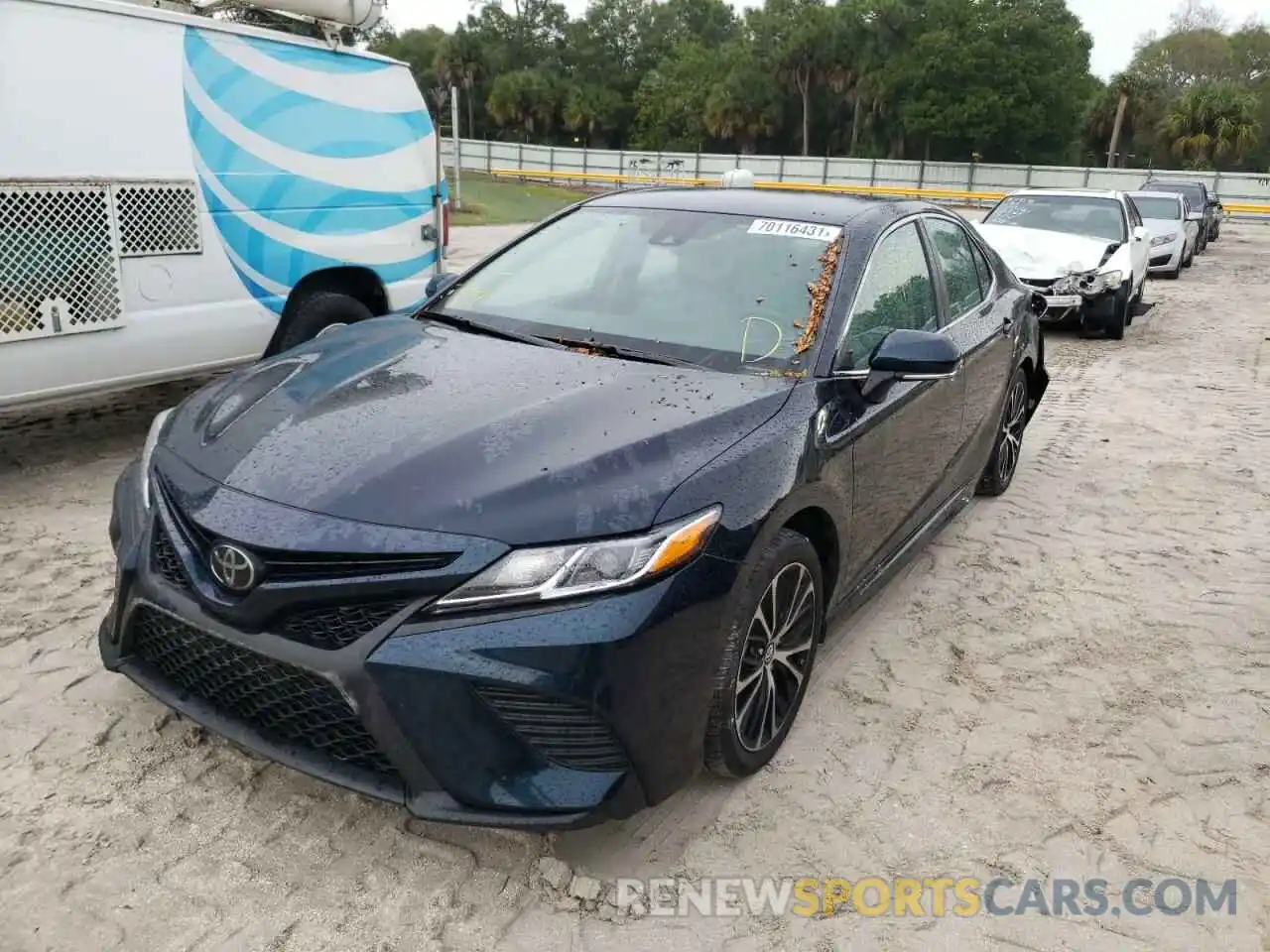 2 Photograph of a damaged car 4T1M11AK9LU862517 TOYOTA CAMRY 2020