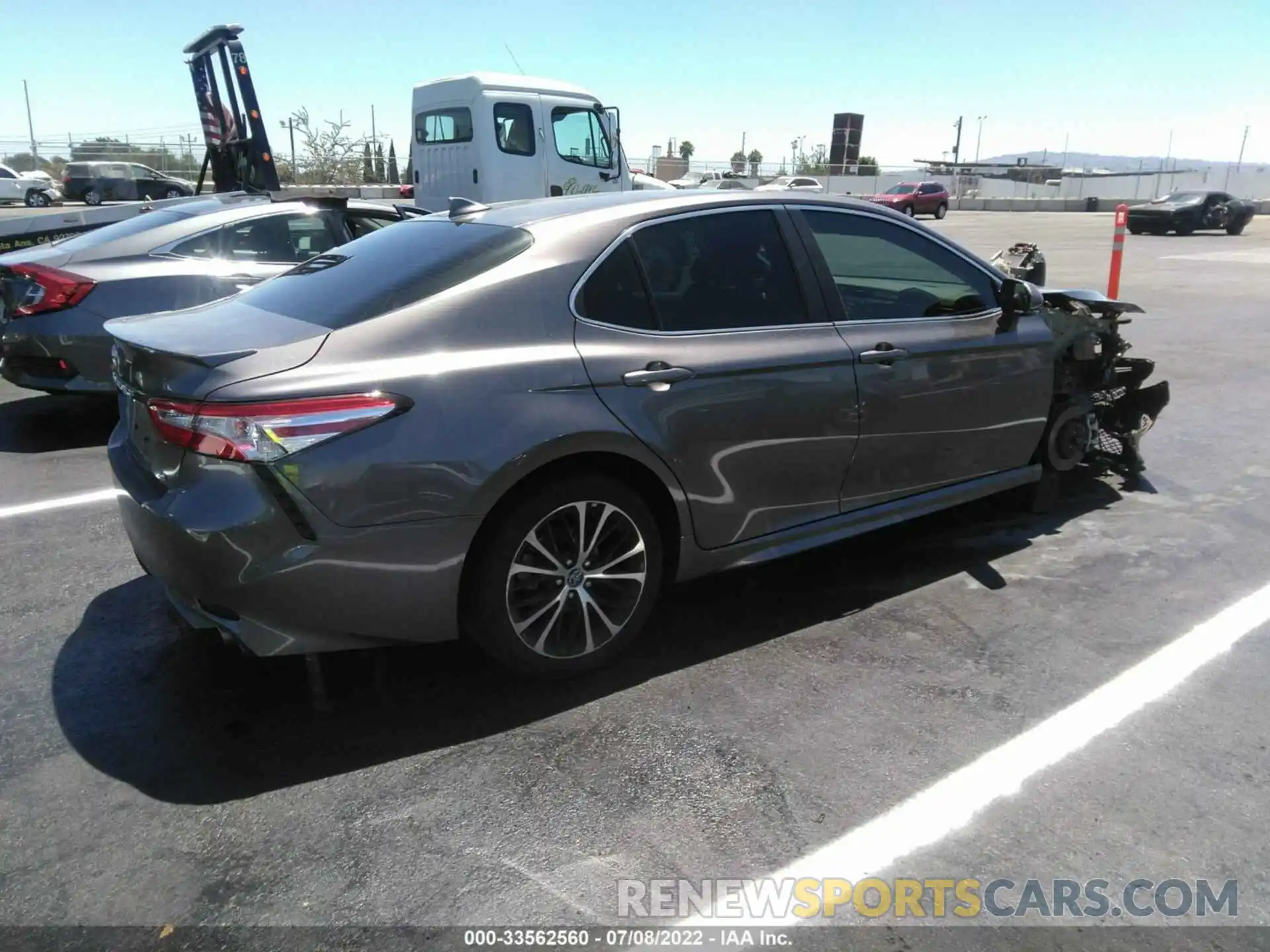 4 Photograph of a damaged car 4T1M11AK9LU874683 TOYOTA CAMRY 2020