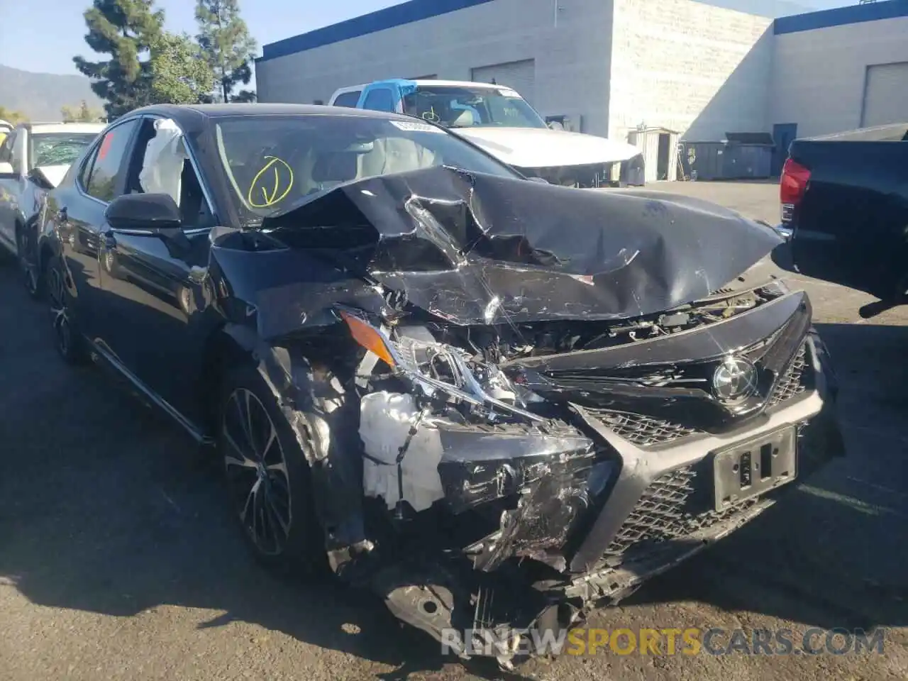 1 Photograph of a damaged car 4T1M11AK9LU910257 TOYOTA CAMRY 2020