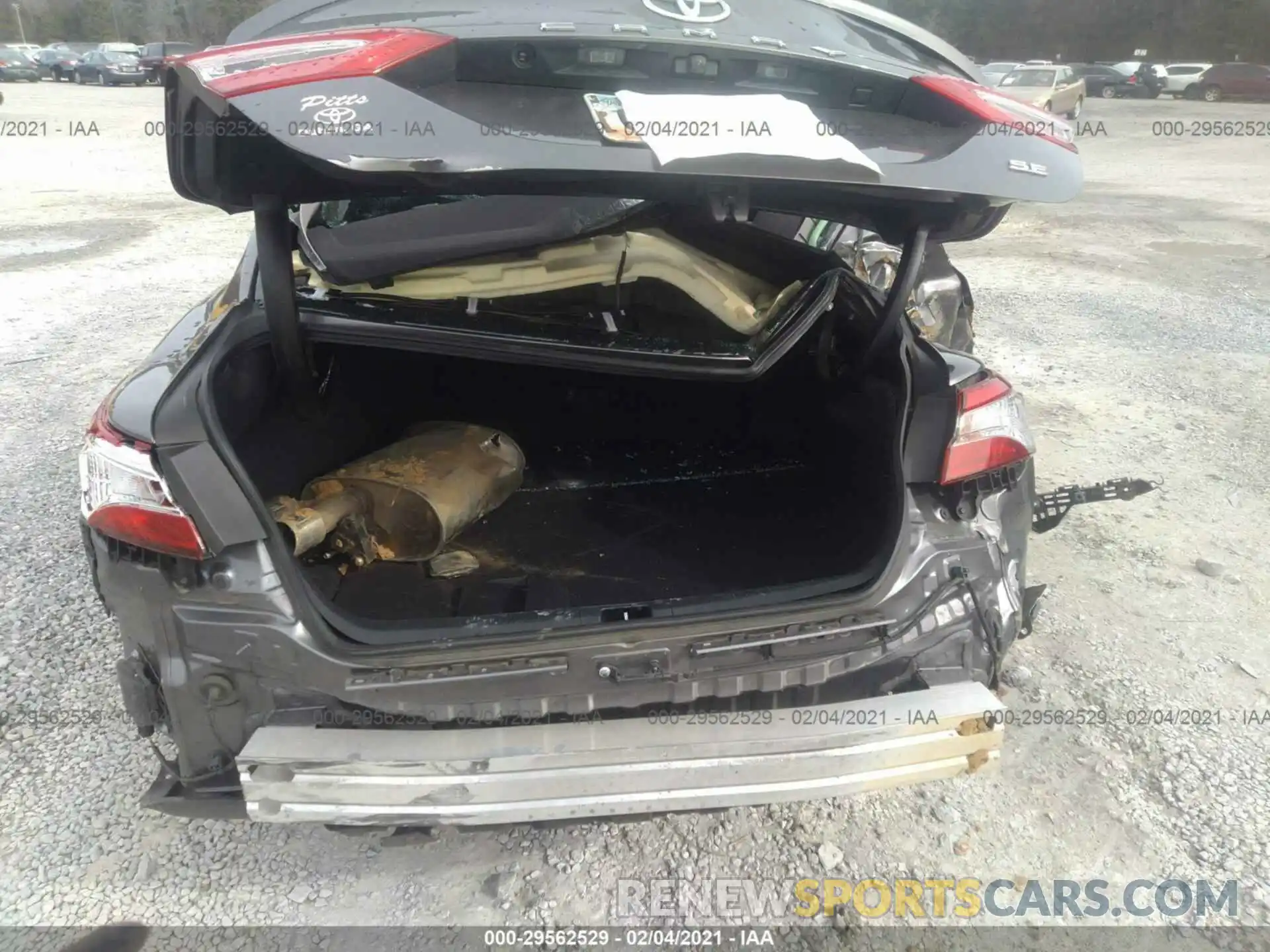 6 Photograph of a damaged car 4T1M11AK9LU915572 TOYOTA CAMRY 2020