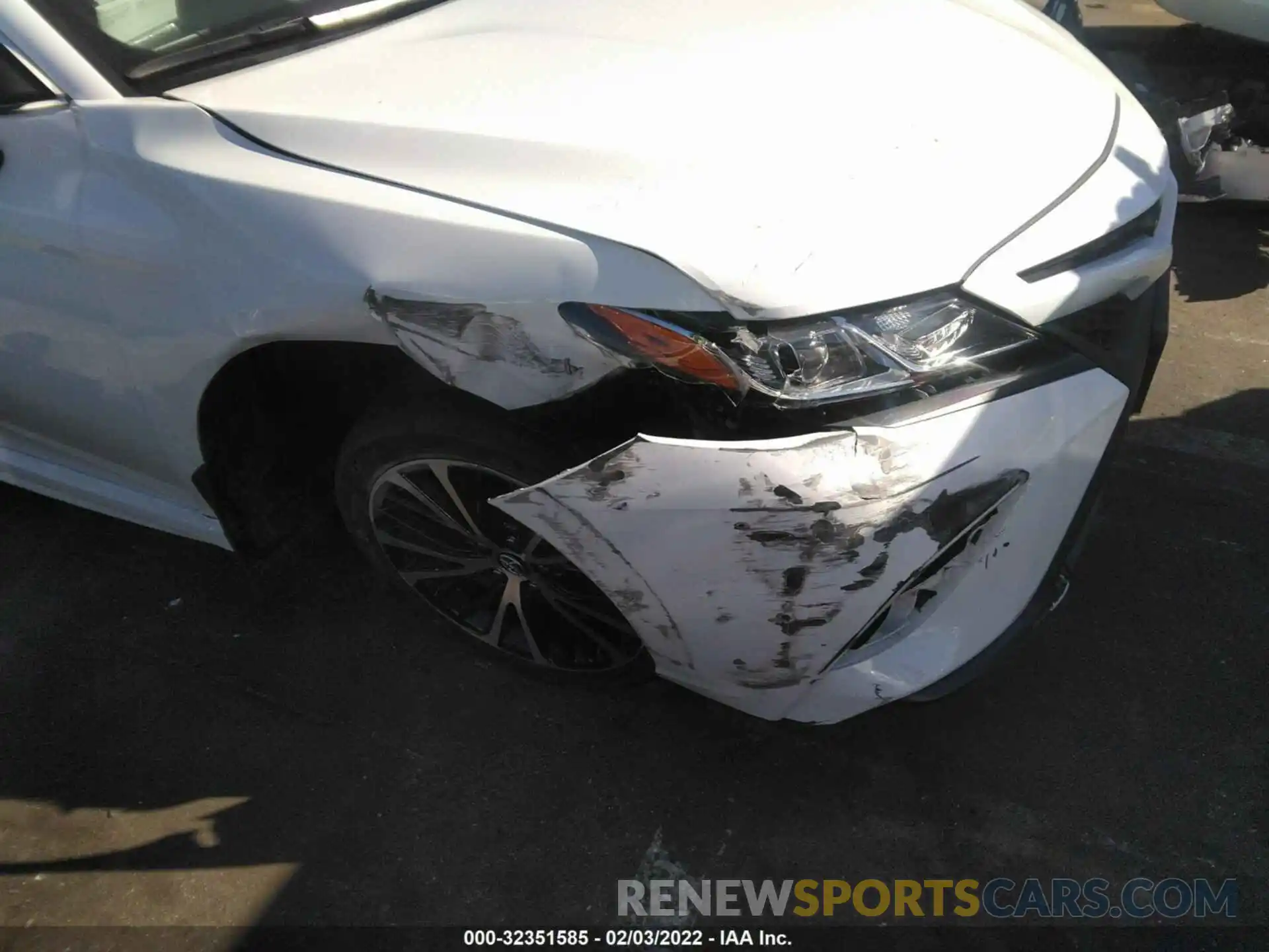 6 Photograph of a damaged car 4T1M11AK9LU921811 TOYOTA CAMRY 2020