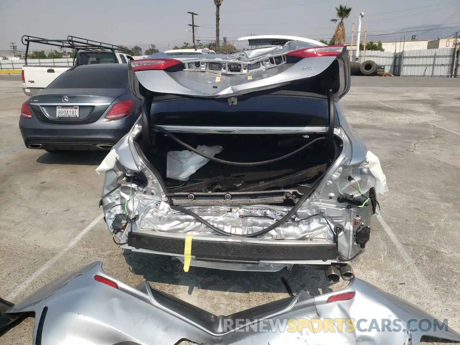 9 Photograph of a damaged car 4T1M11AK9LU925695 TOYOTA CAMRY 2020