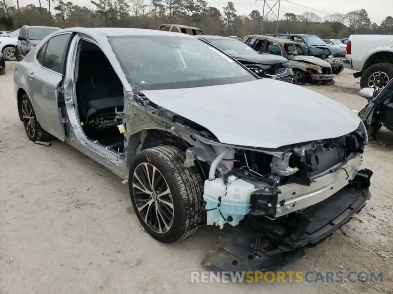 1 Photograph of a damaged car 4T1M11AK9LU975092 TOYOTA CAMRY 2020