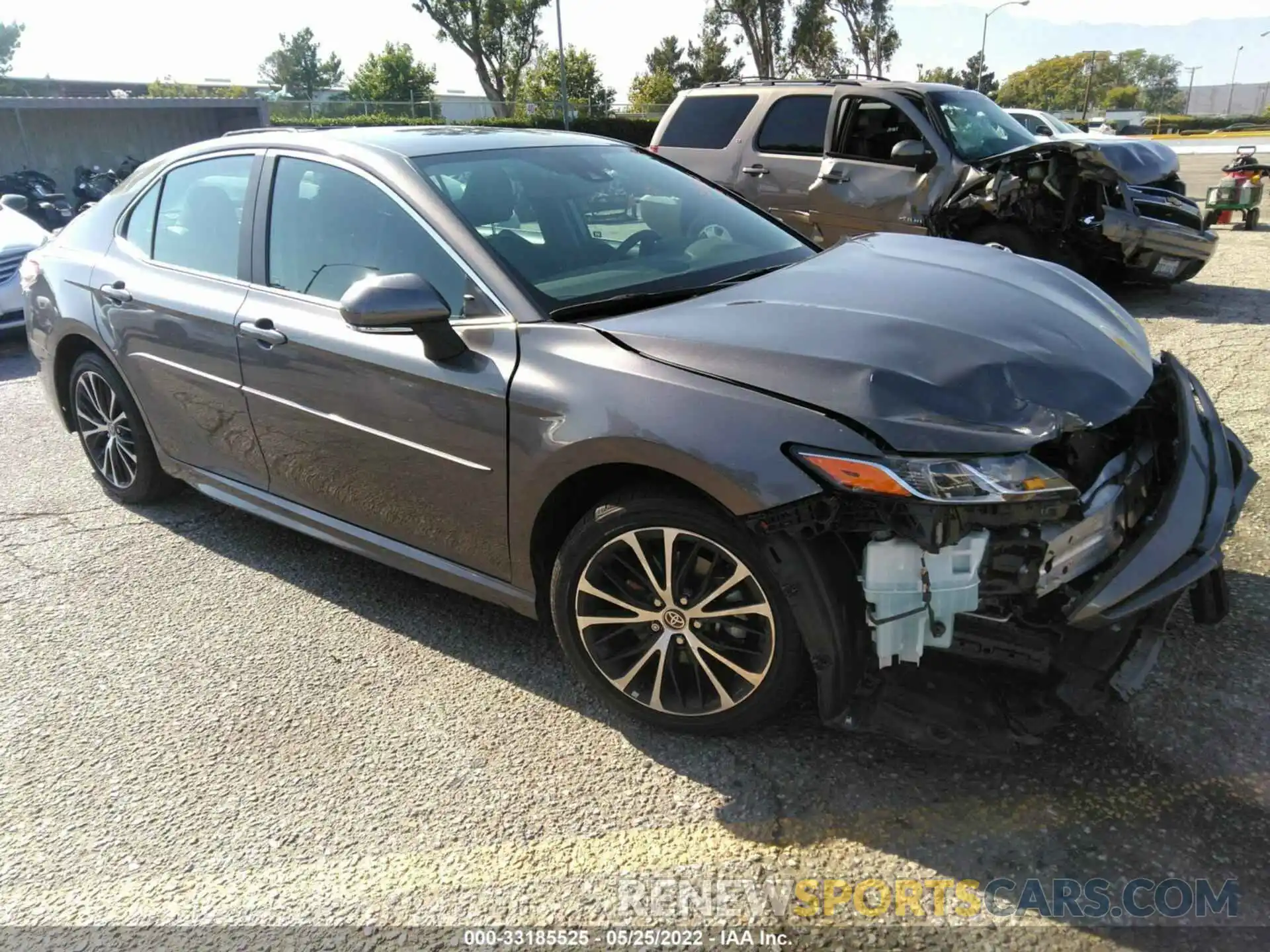 1 Photograph of a damaged car 4T1M11AK9LU987940 TOYOTA CAMRY 2020