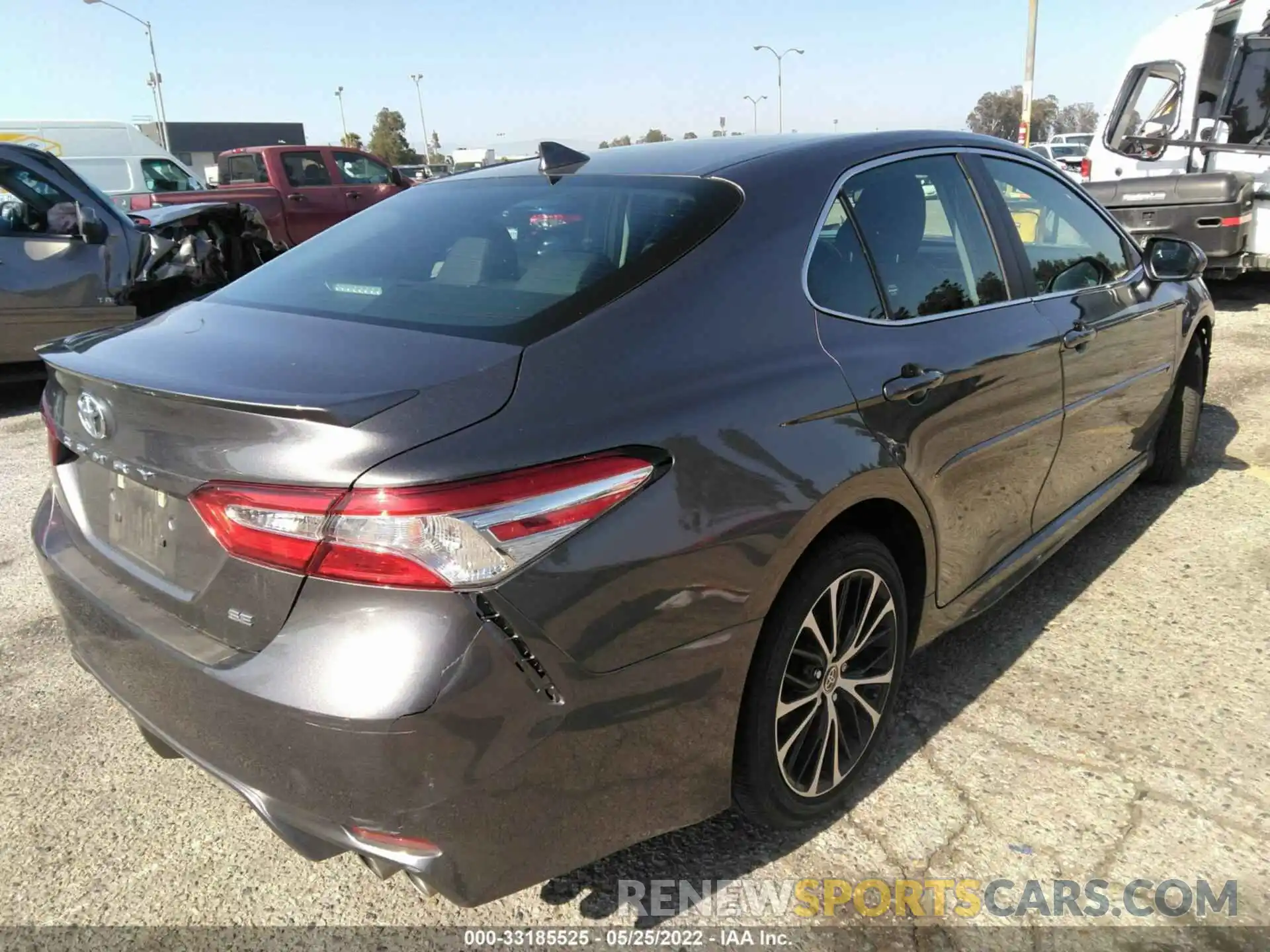 4 Photograph of a damaged car 4T1M11AK9LU987940 TOYOTA CAMRY 2020