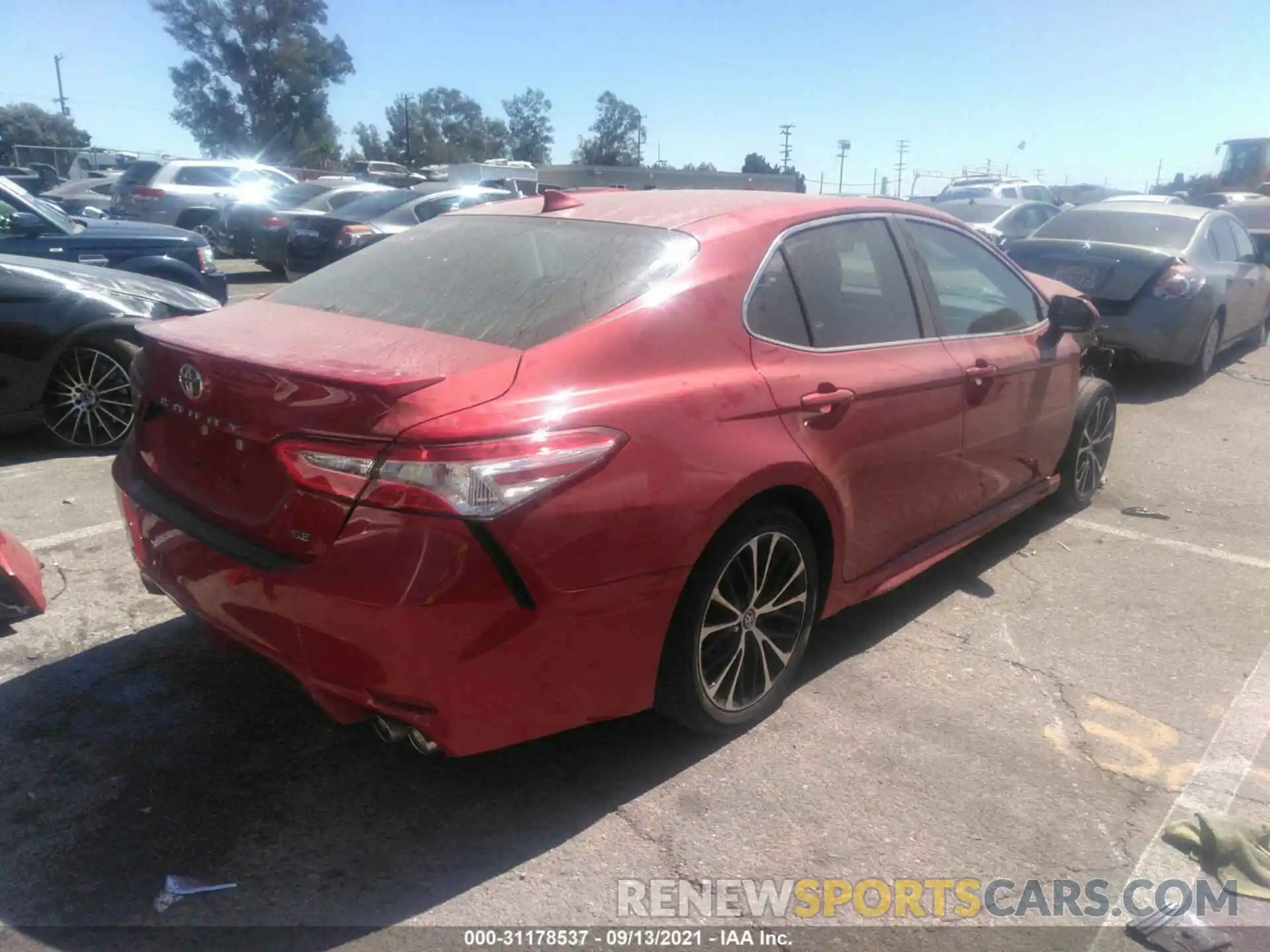 4 Photograph of a damaged car 4T1M11AKXLU319869 TOYOTA CAMRY 2020