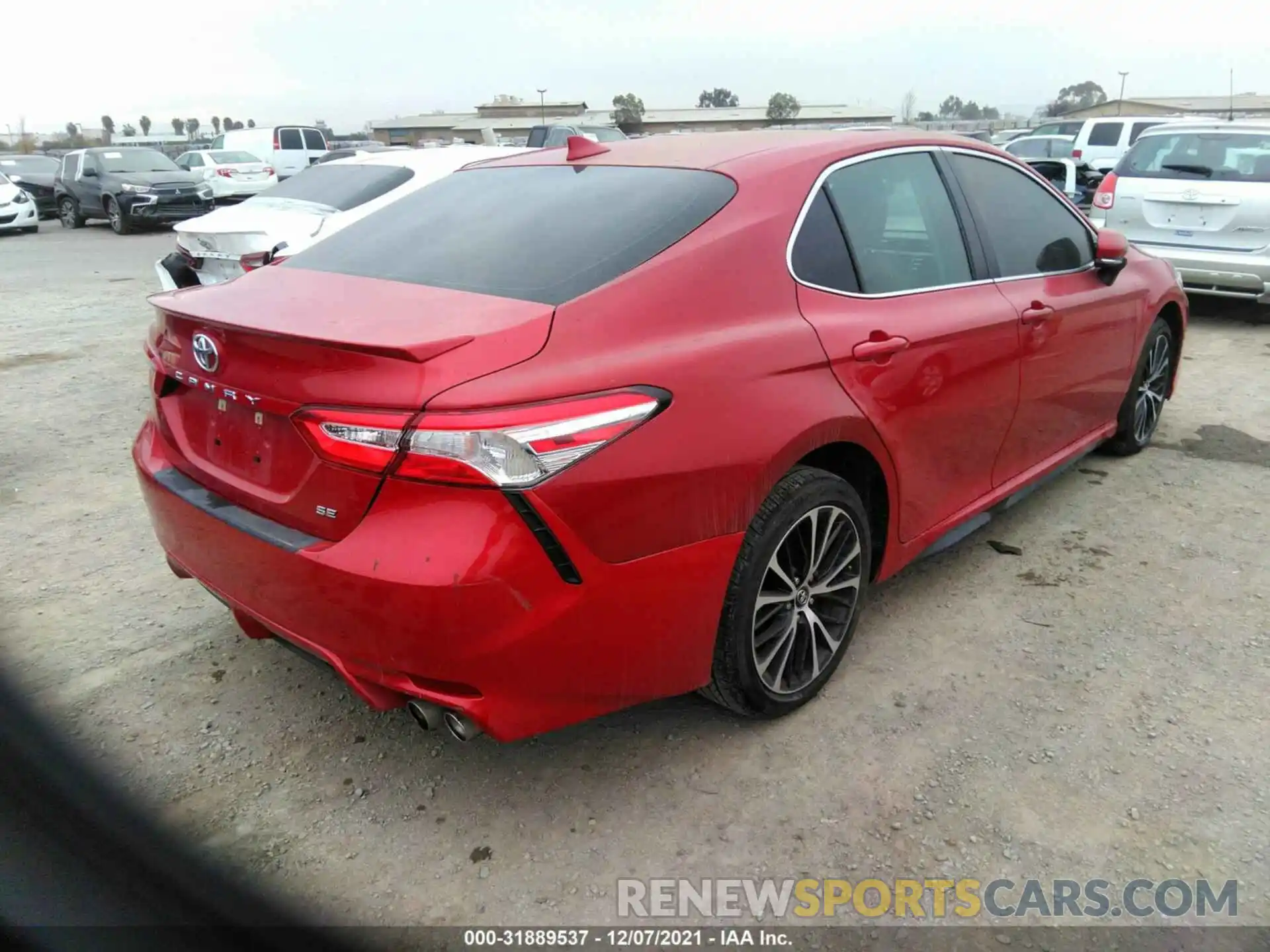 4 Photograph of a damaged car 4T1M11AKXLU333240 TOYOTA CAMRY 2020