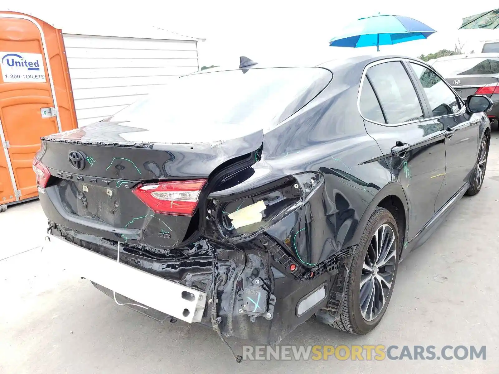 4 Photograph of a damaged car 4T1M11AKXLU333738 TOYOTA CAMRY 2020