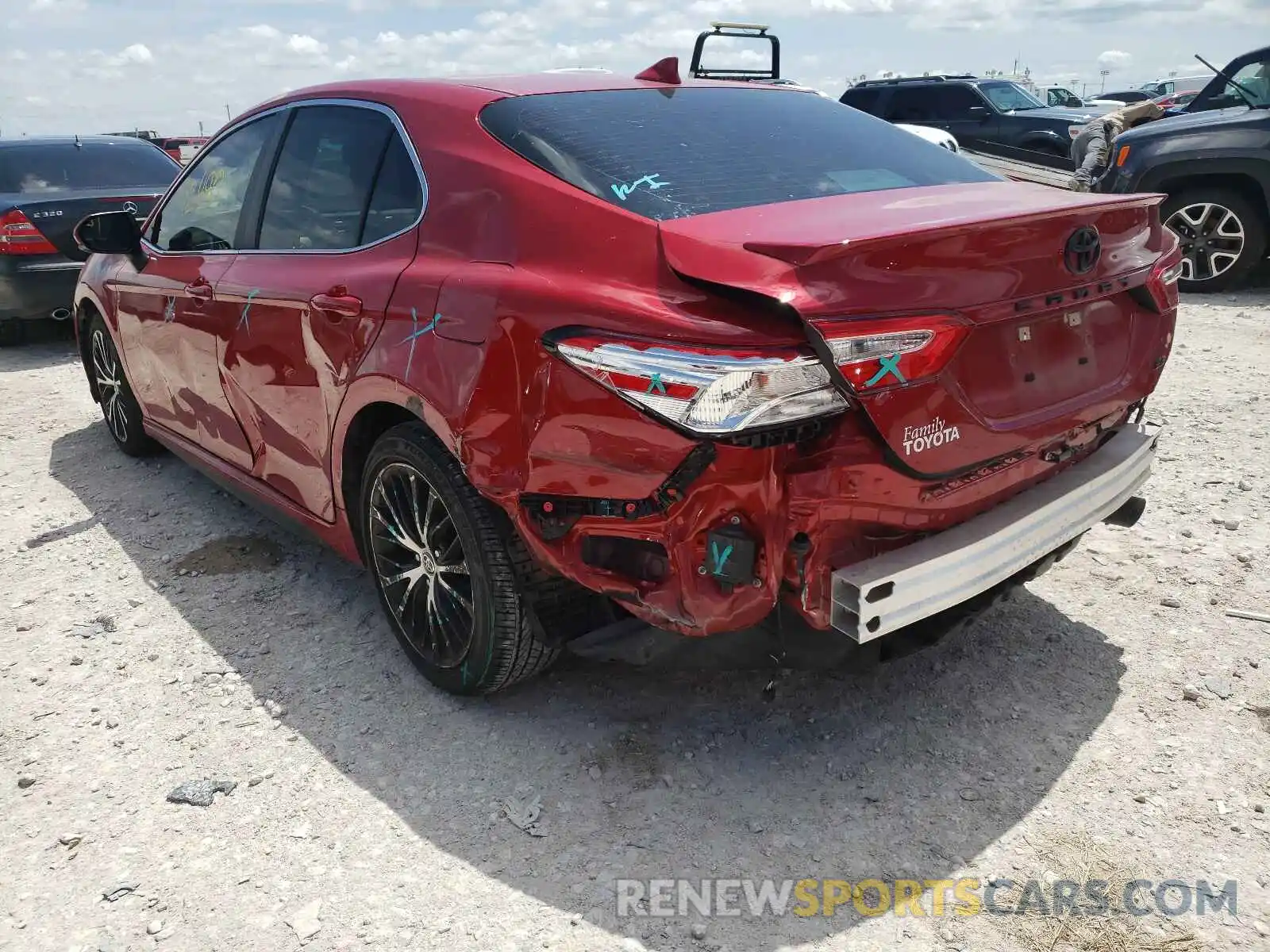 3 Photograph of a damaged car 4T1M11AKXLU364293 TOYOTA CAMRY 2020