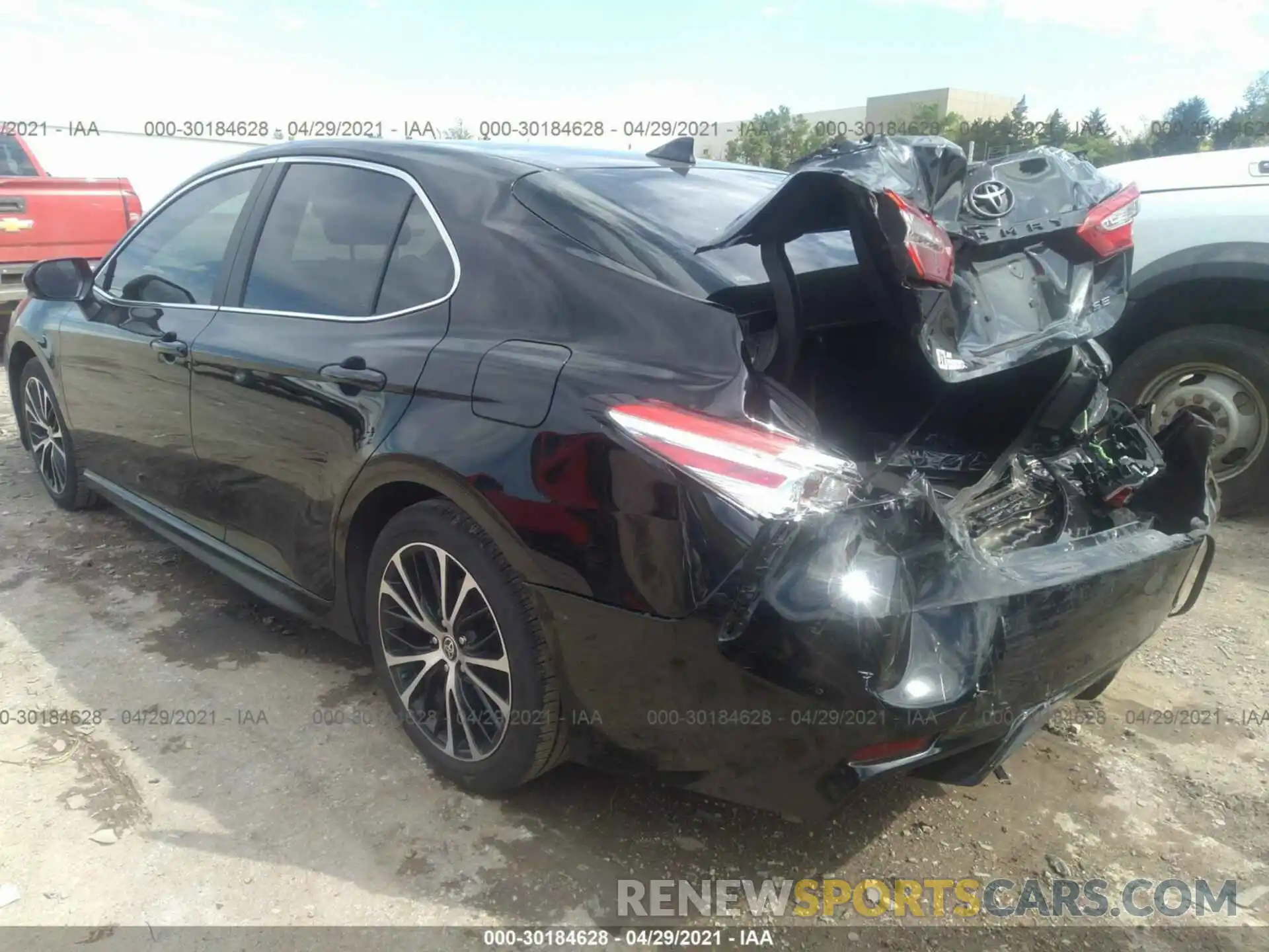 3 Photograph of a damaged car 4T1M11AKXLU387198 TOYOTA CAMRY 2020