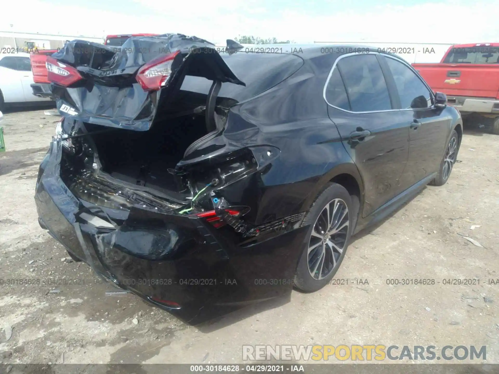 4 Photograph of a damaged car 4T1M11AKXLU387198 TOYOTA CAMRY 2020