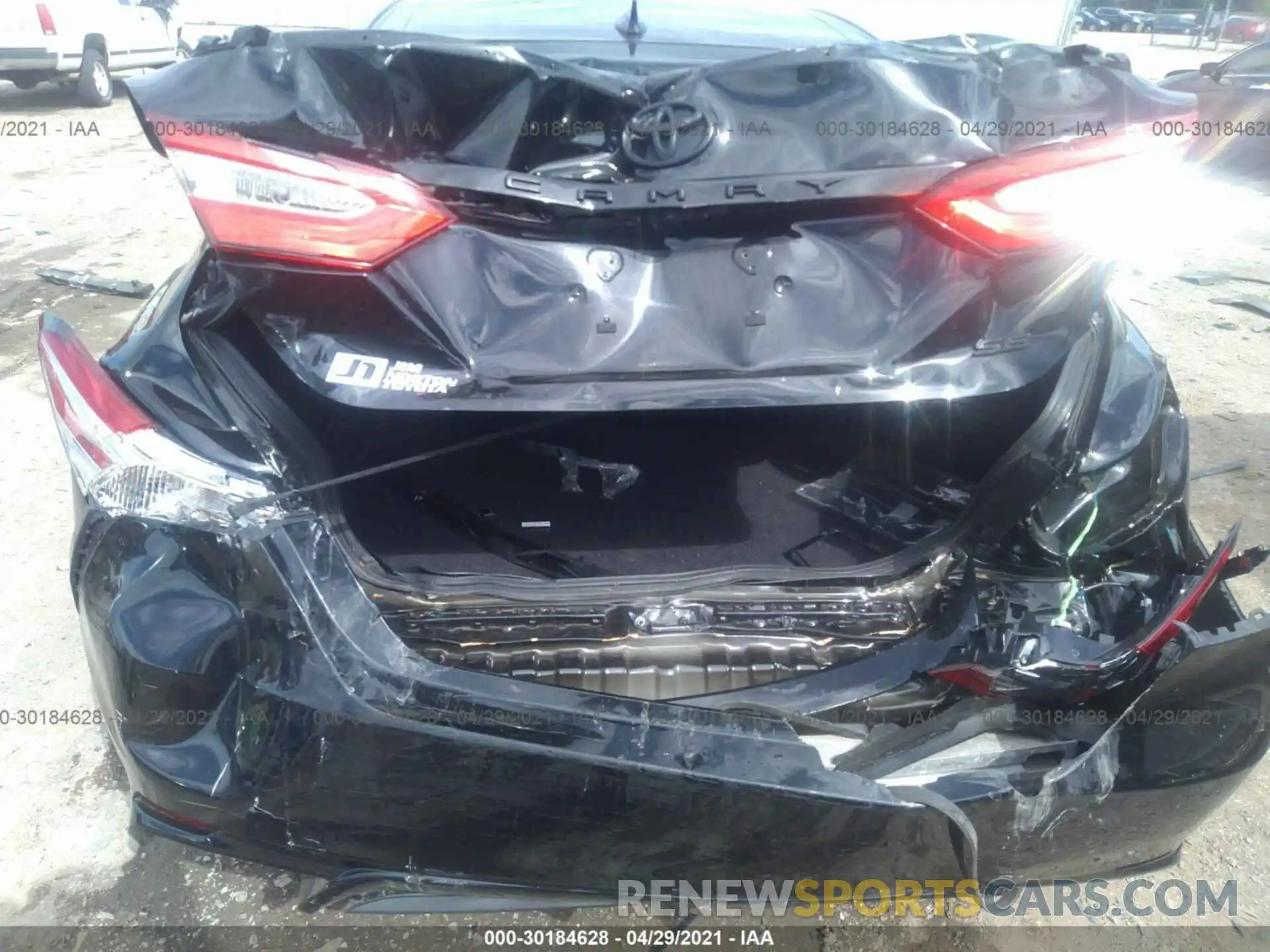 6 Photograph of a damaged car 4T1M11AKXLU387198 TOYOTA CAMRY 2020