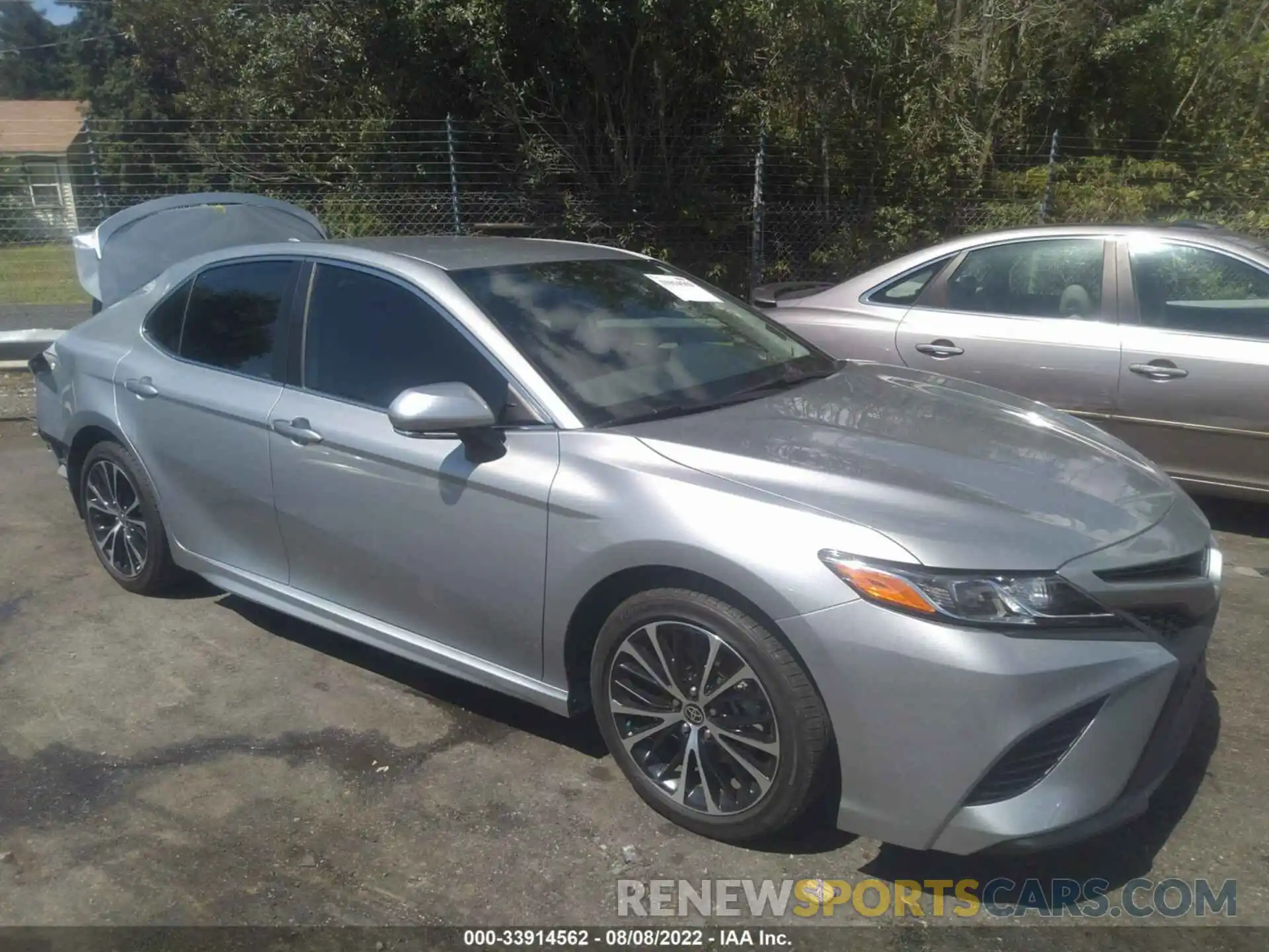 1 Photograph of a damaged car 4T1M11AKXLU391008 TOYOTA CAMRY 2020