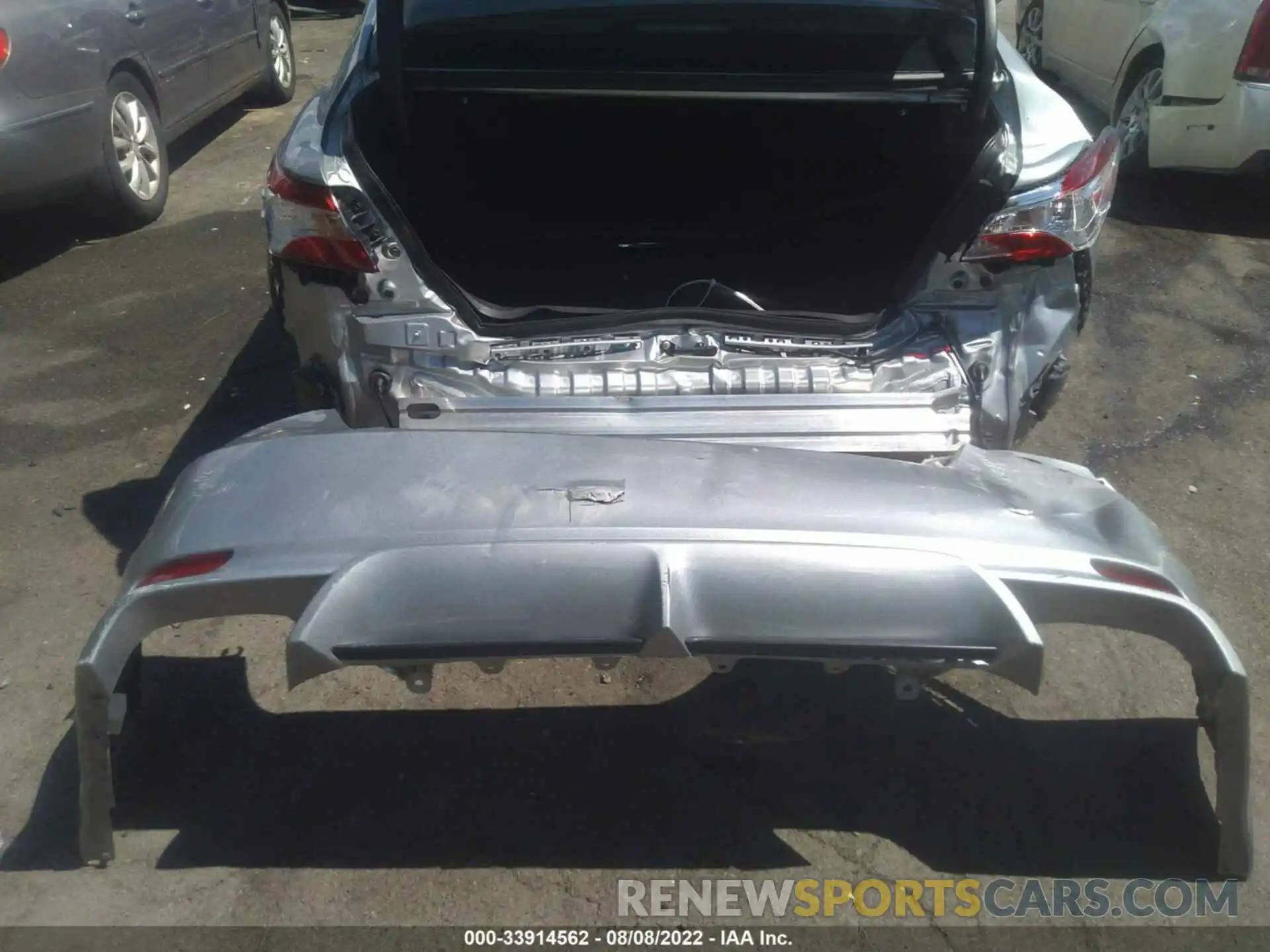 12 Photograph of a damaged car 4T1M11AKXLU391008 TOYOTA CAMRY 2020