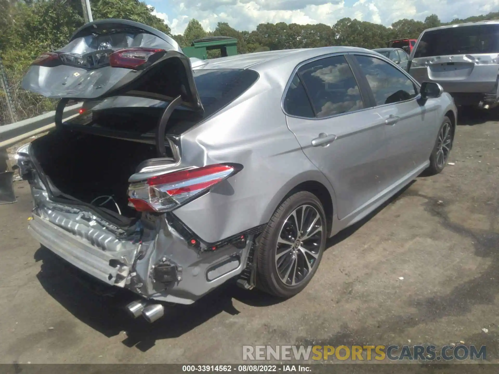 4 Photograph of a damaged car 4T1M11AKXLU391008 TOYOTA CAMRY 2020