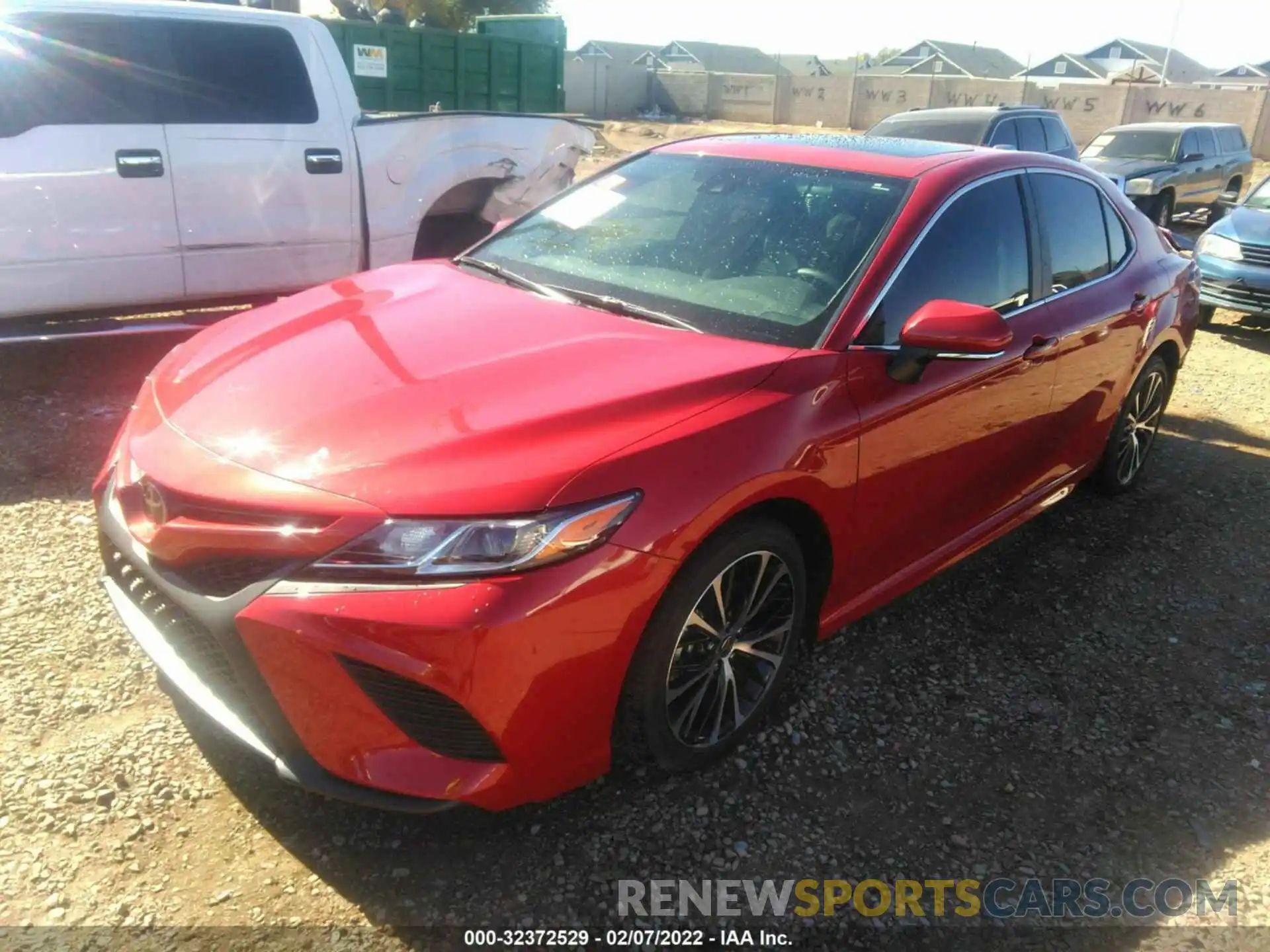 2 Photograph of a damaged car 4T1M11AKXLU397584 TOYOTA CAMRY 2020