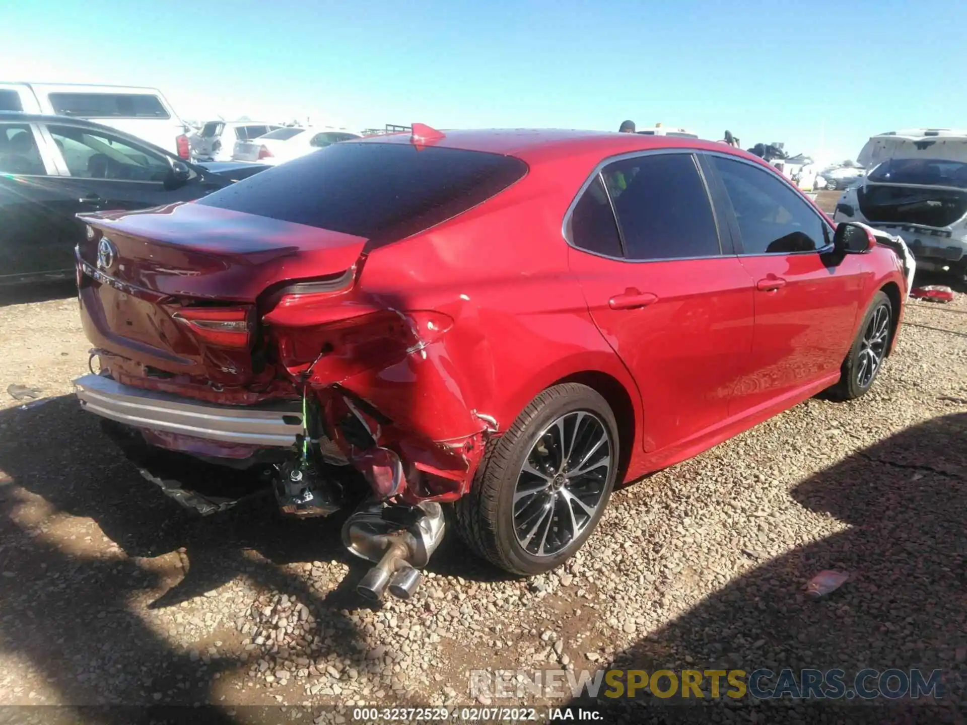 4 Photograph of a damaged car 4T1M11AKXLU397584 TOYOTA CAMRY 2020