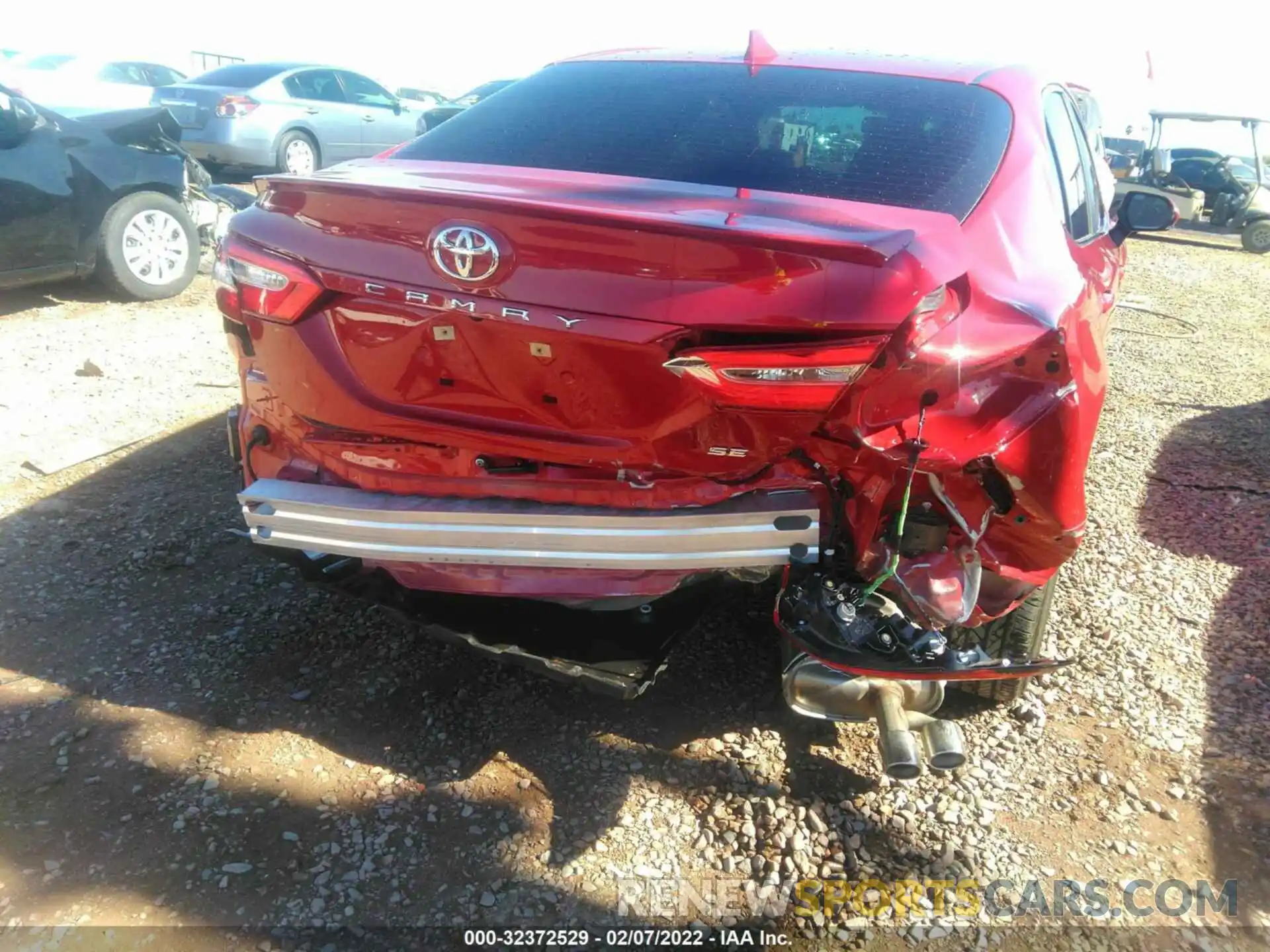 6 Photograph of a damaged car 4T1M11AKXLU397584 TOYOTA CAMRY 2020