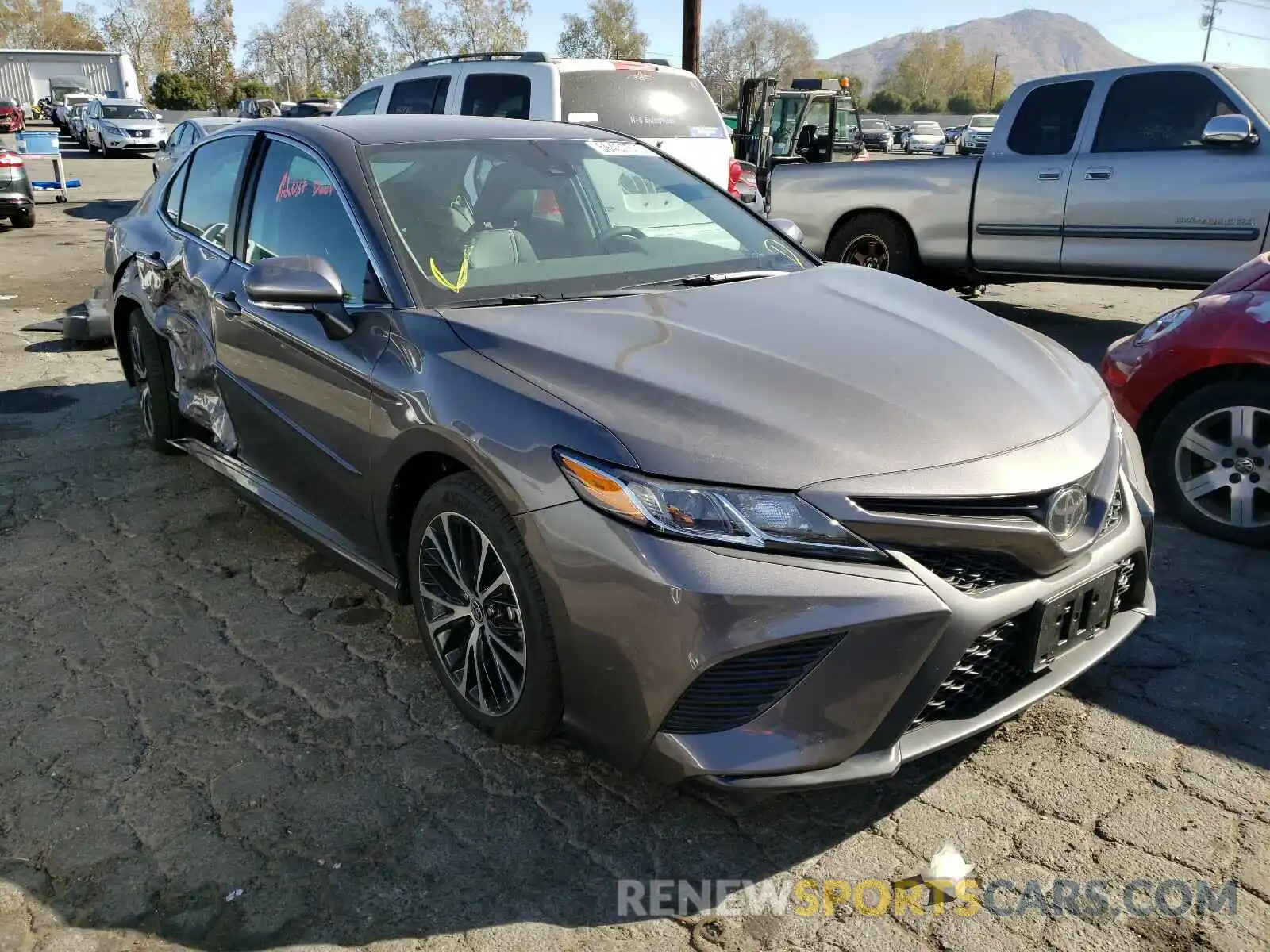 1 Photograph of a damaged car 4T1M11AKXLU398203 TOYOTA CAMRY 2020