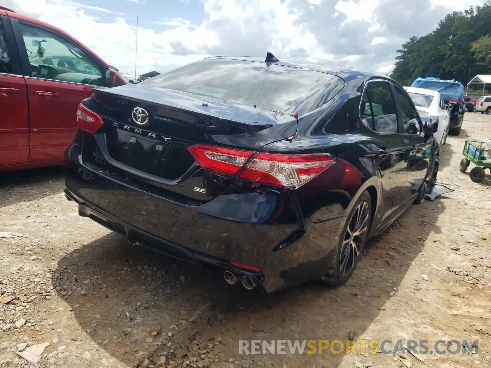 4 Photograph of a damaged car 4T1M11AKXLU401052 TOYOTA CAMRY 2020