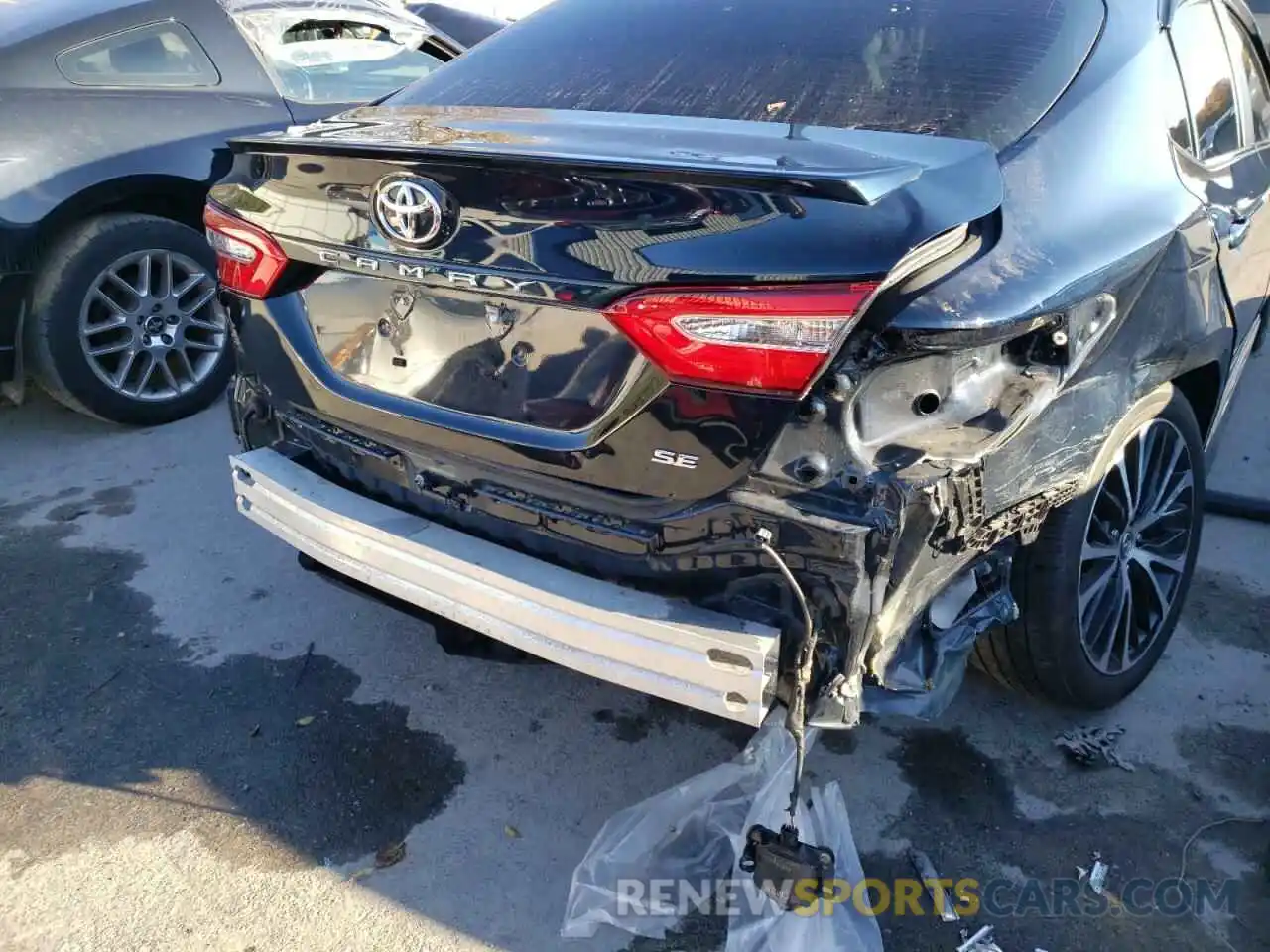 9 Photograph of a damaged car 4T1M11AKXLU859884 TOYOTA CAMRY 2020