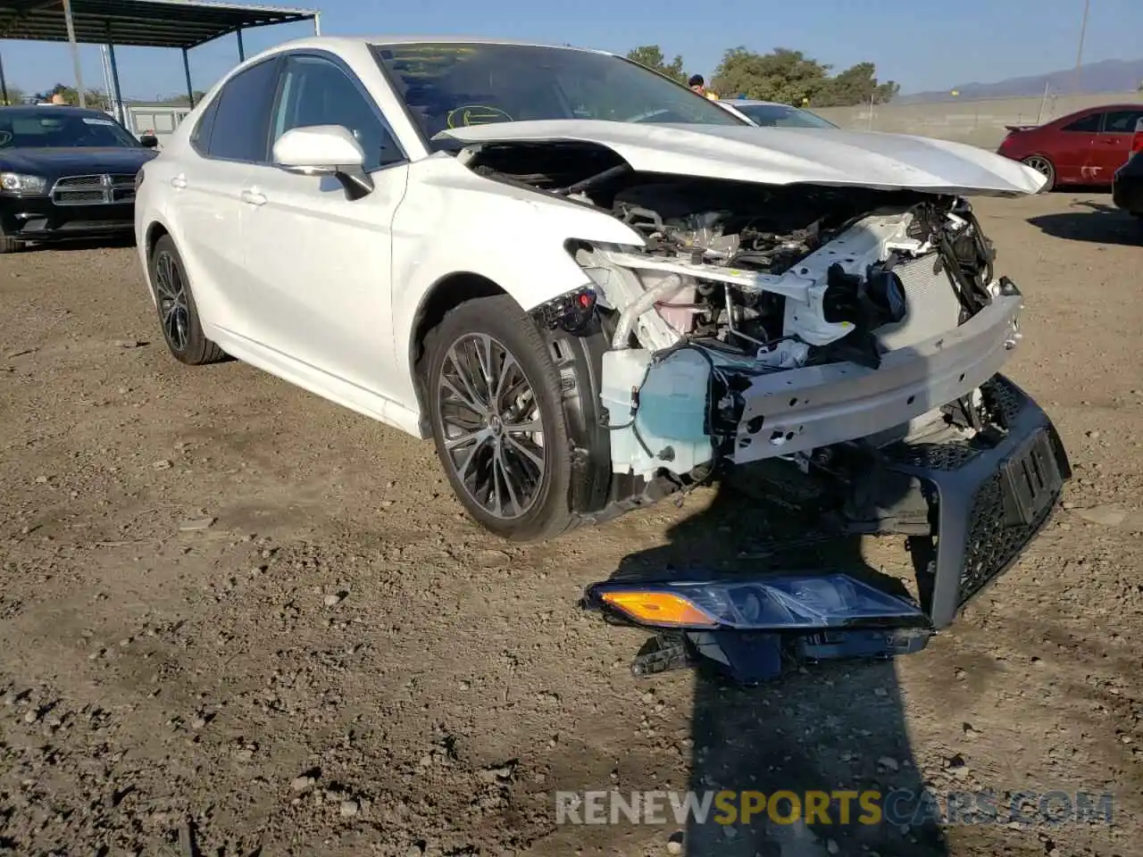 1 Photograph of a damaged car 4T1M11AKXLU874739 TOYOTA CAMRY 2020