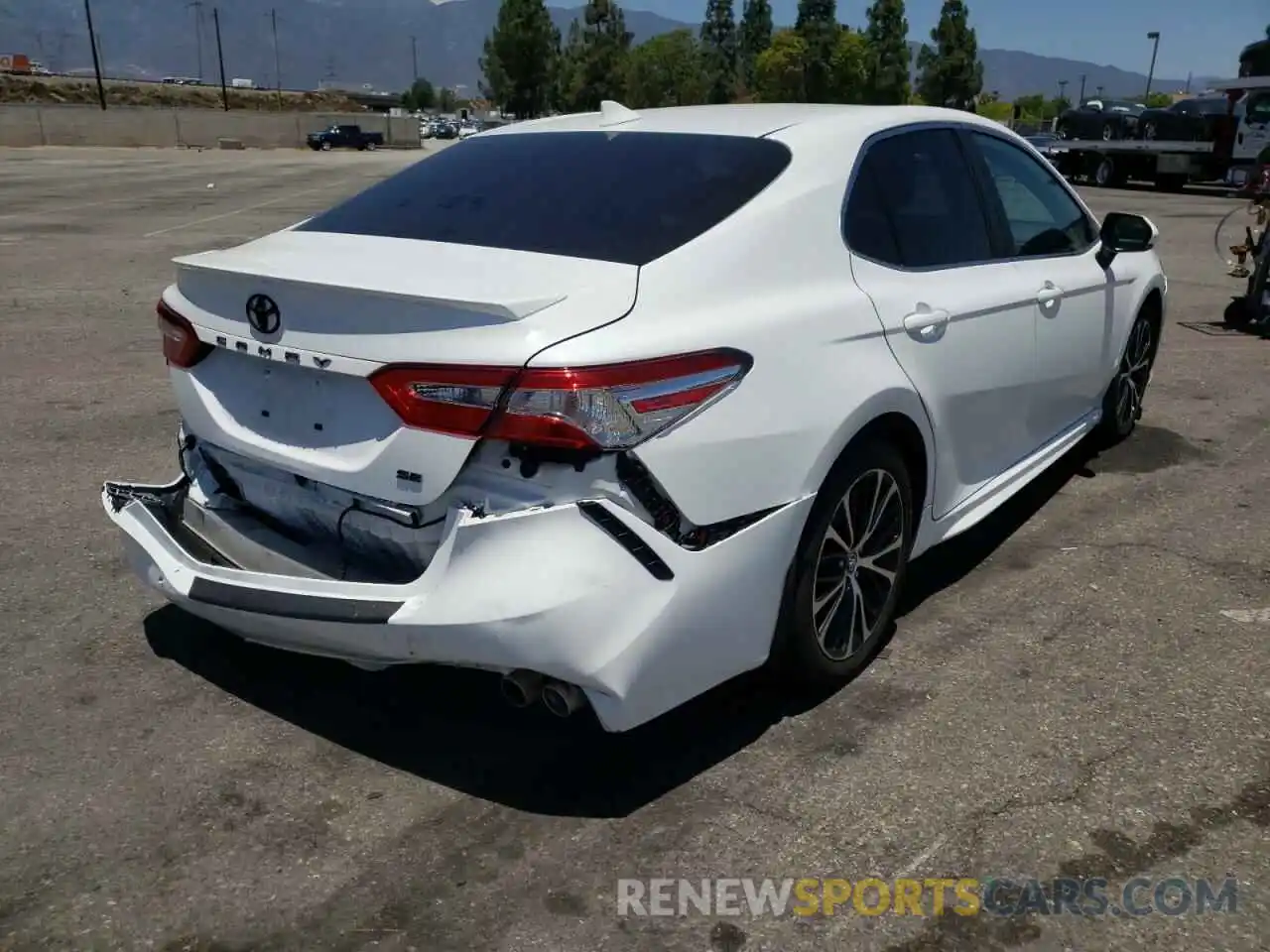 4 Photograph of a damaged car 4T1M11AKXLU881643 TOYOTA CAMRY 2020