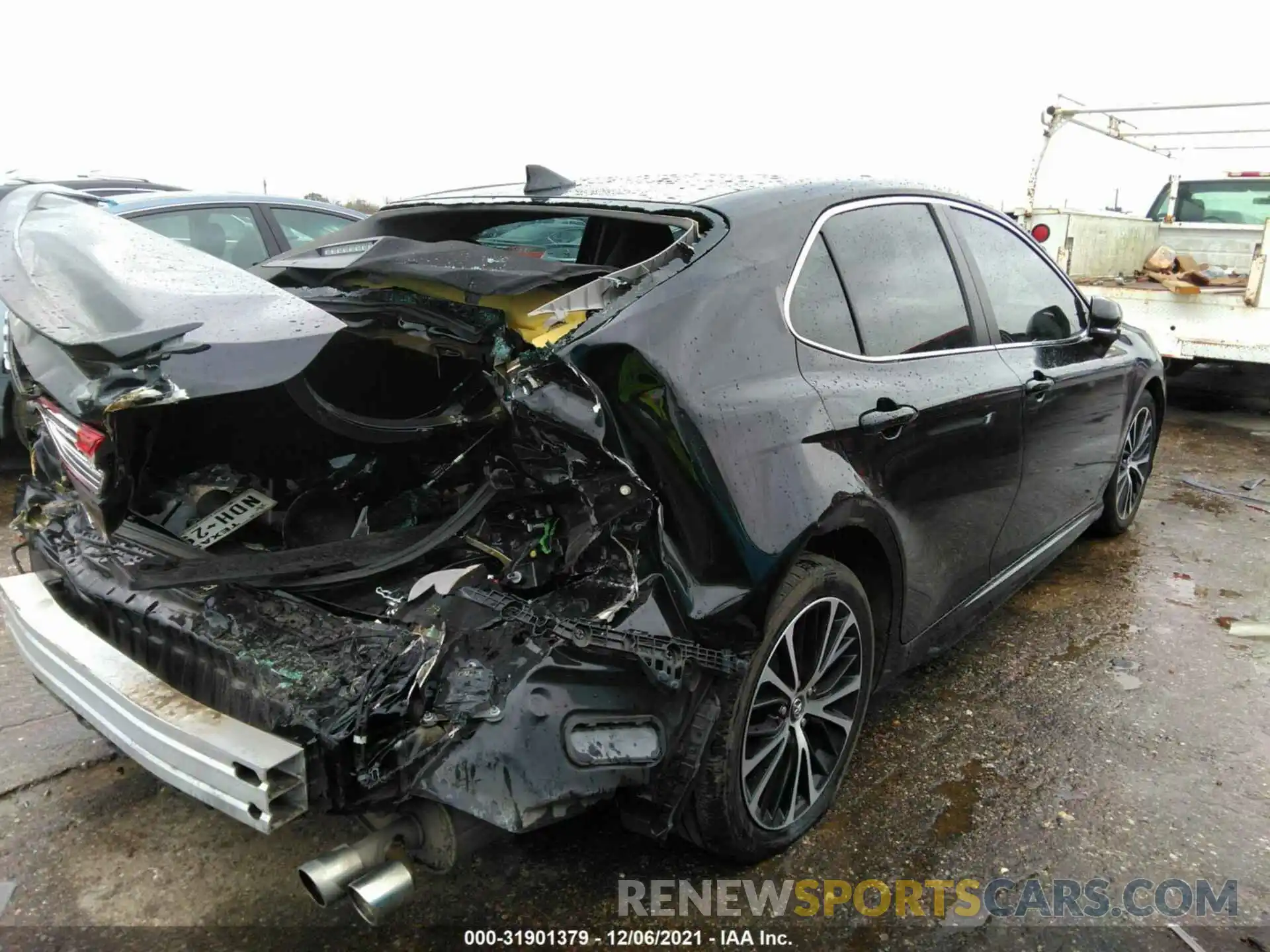 4 Photograph of a damaged car 4T1M11AKXLU882520 TOYOTA CAMRY 2020