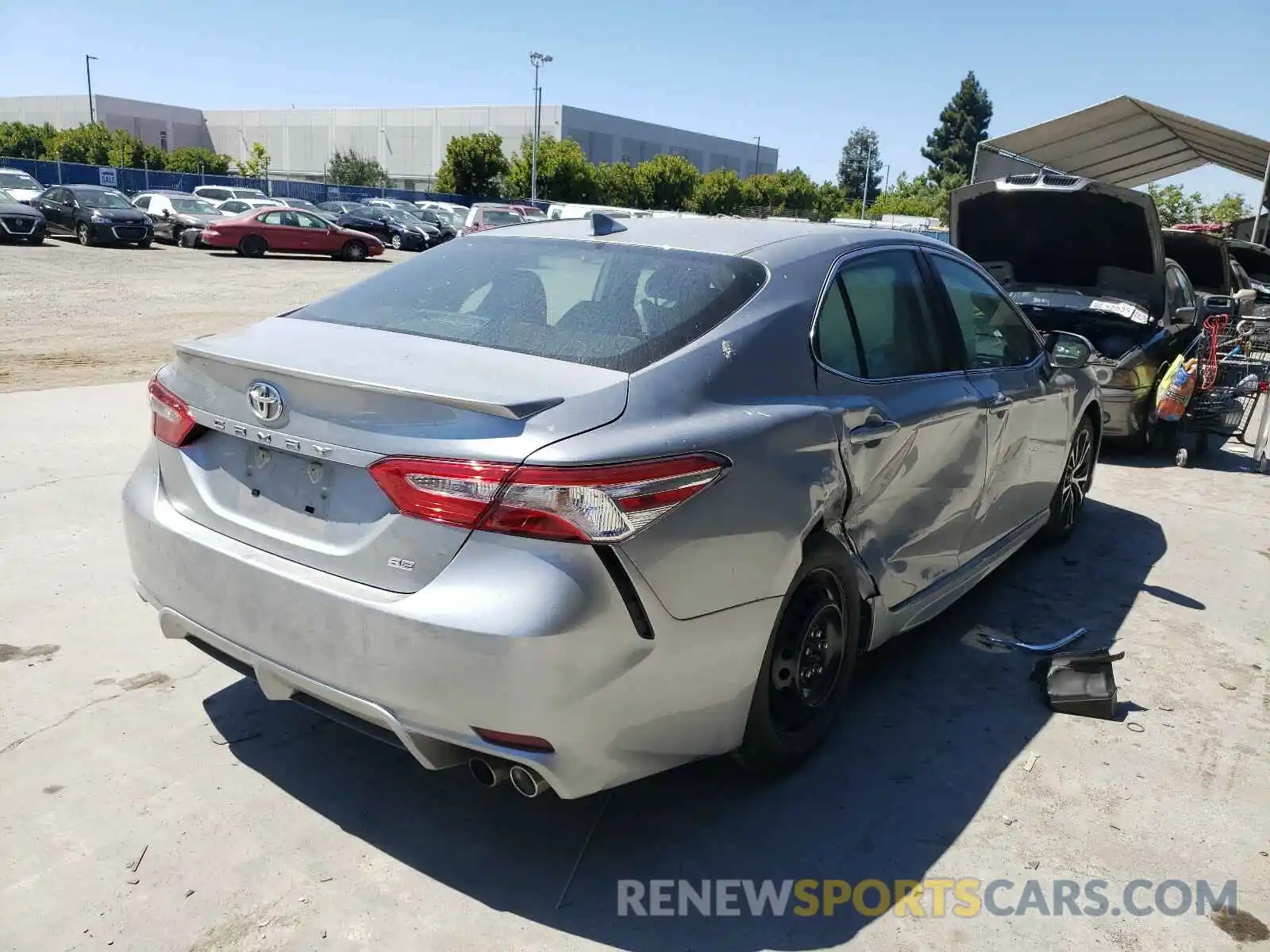 4 Photograph of a damaged car 4T1M11AKXLU913149 TOYOTA CAMRY 2020