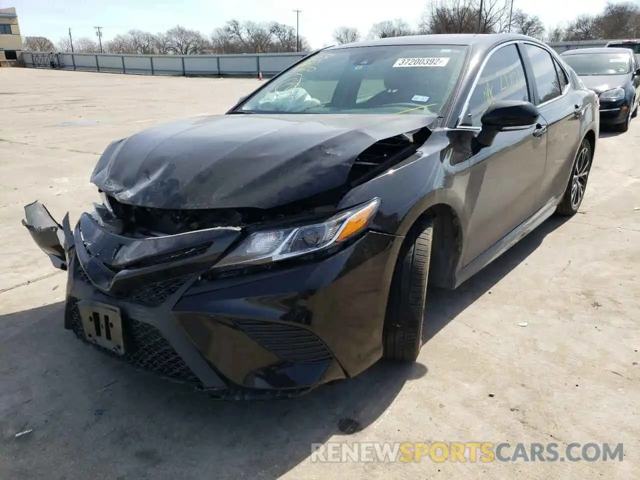 2 Photograph of a damaged car 4T1M11AKXLU937578 TOYOTA CAMRY 2020