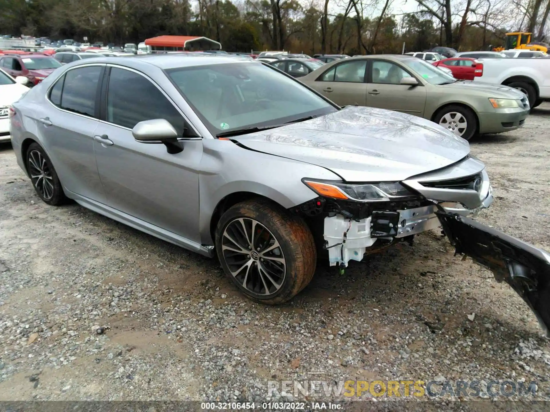 1 Photograph of a damaged car 4T1M11AKXLU957569 TOYOTA CAMRY 2020