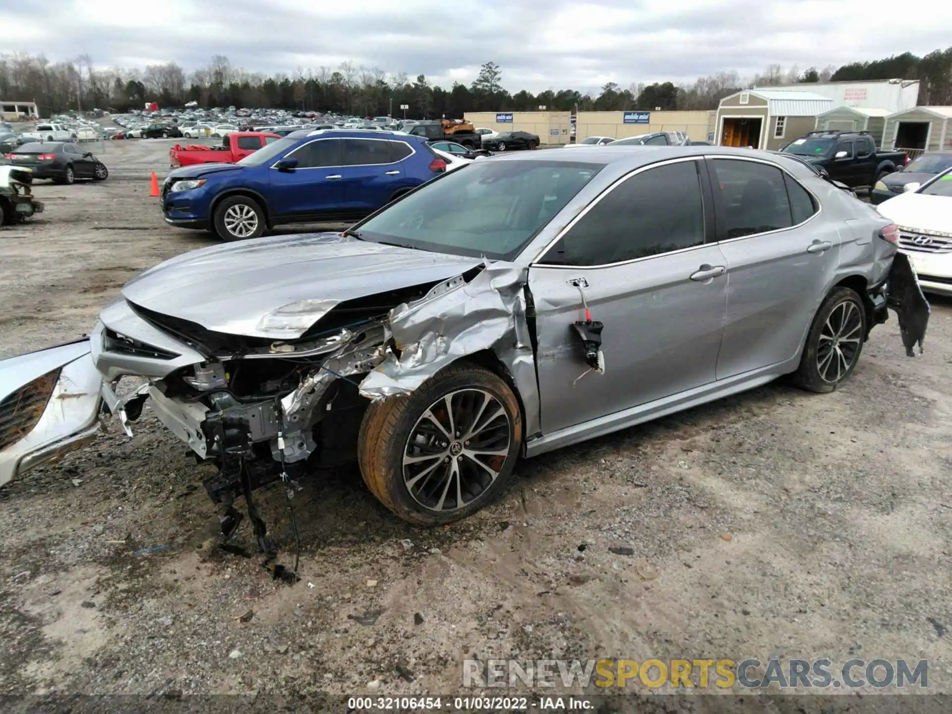 2 Photograph of a damaged car 4T1M11AKXLU957569 TOYOTA CAMRY 2020