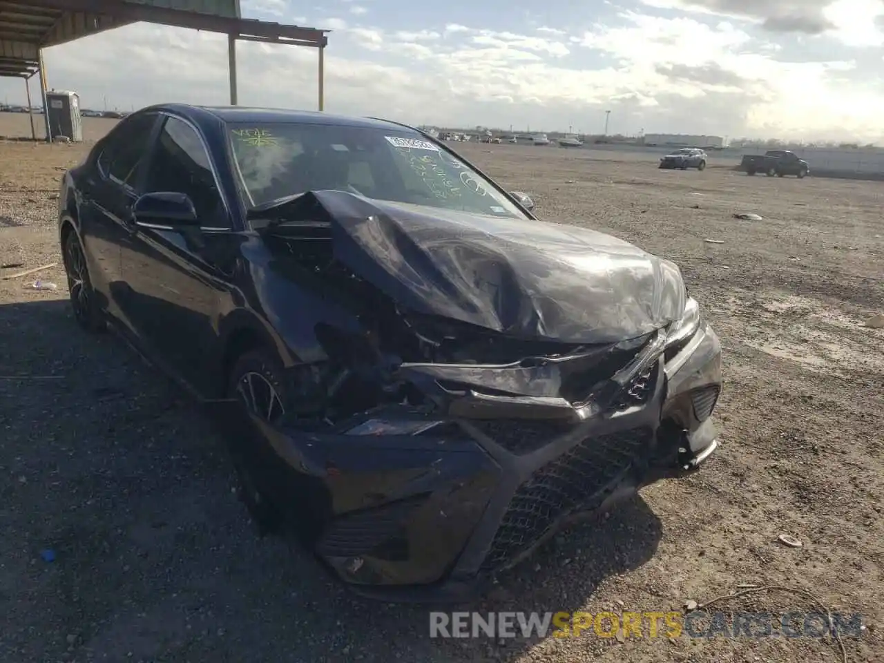 1 Photograph of a damaged car 4T1M11AKXLU959015 TOYOTA CAMRY 2020