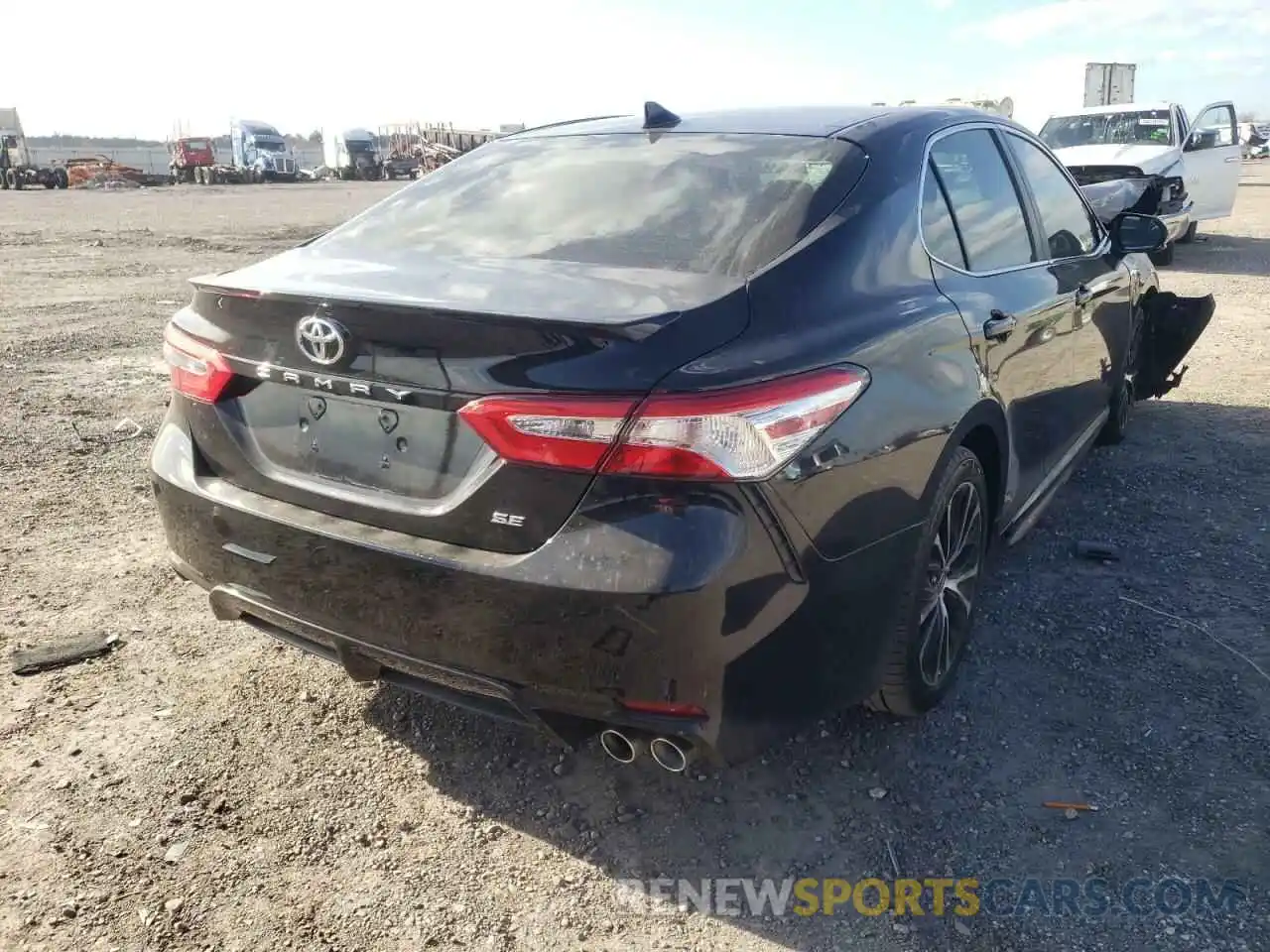 4 Photograph of a damaged car 4T1M11AKXLU959015 TOYOTA CAMRY 2020