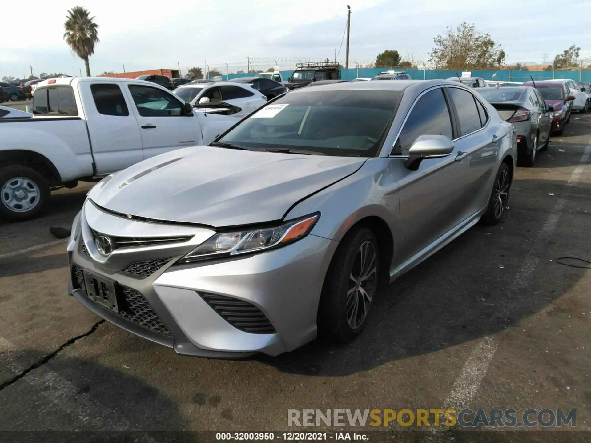 2 Photograph of a damaged car 4T1M11AKXLU962500 TOYOTA CAMRY 2020